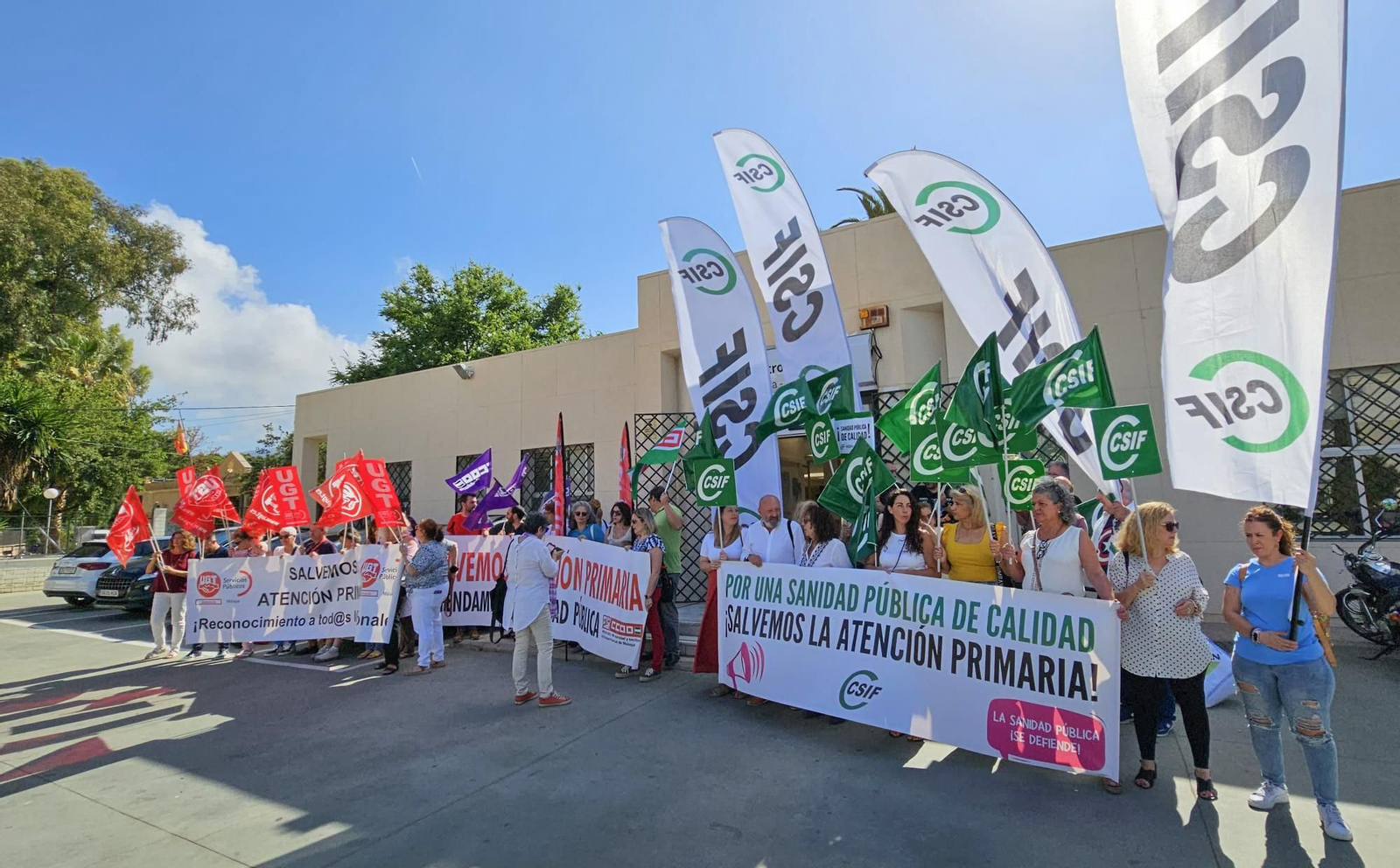 Protesta este jueves de UGT, CCOO y CSIF ante el centro de salud de Palma-Palmilla. Protesta este jueves de UGT, CCOO y CSIF ante el centro de salud de Palma-Palmilla.