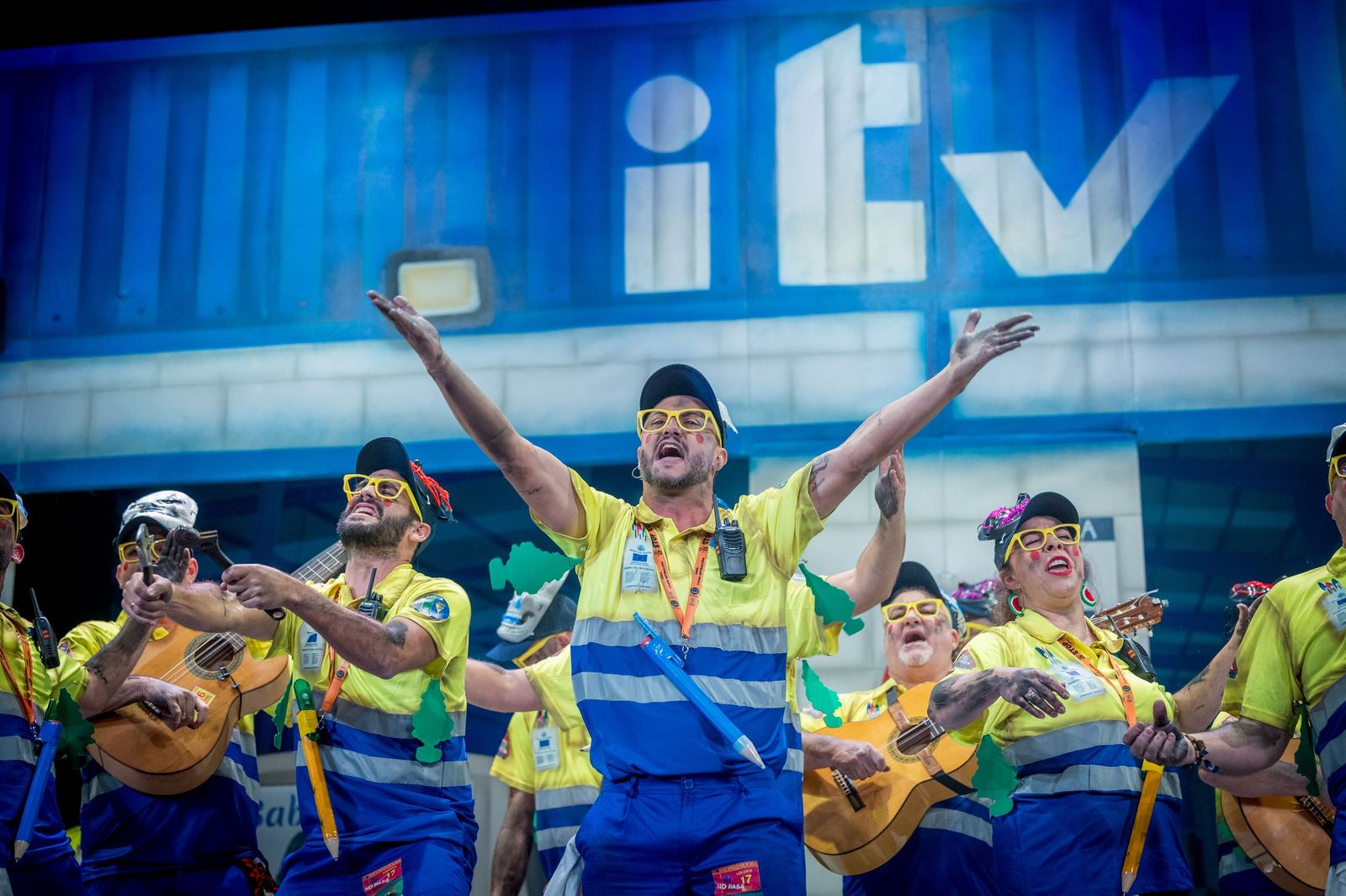 La chirigota 'La purga. Los que no pasan' en su pase de preliminares