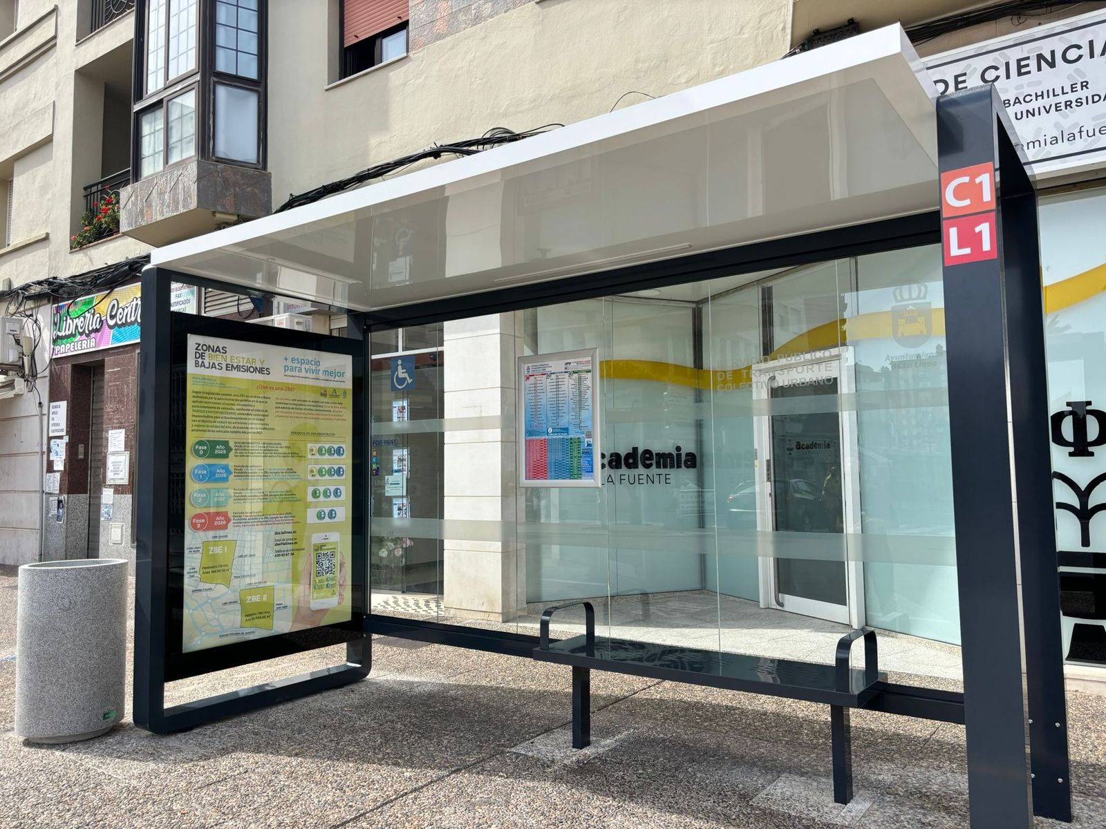 Nuevas marquesinas de La Línea