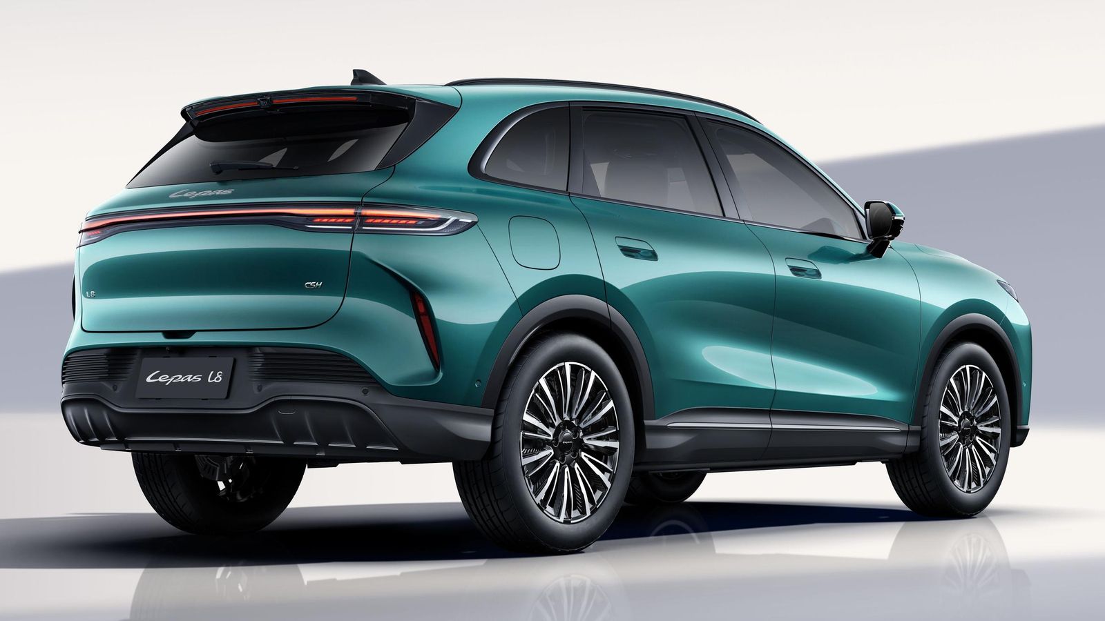 El Lepas L8 ofrece un consumo de 4.2 L/100 km en modo batería agotada y una autonomía total superior a 1.300 km.