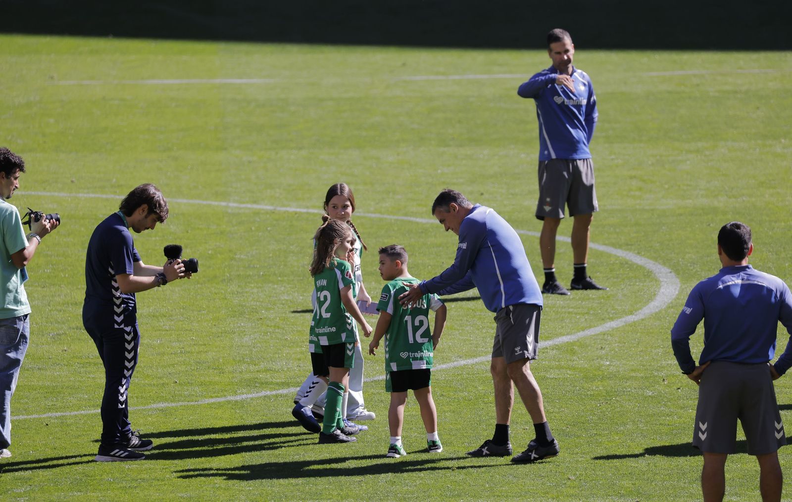 Las fotos del entrenamiento del Betis a puerta abierta