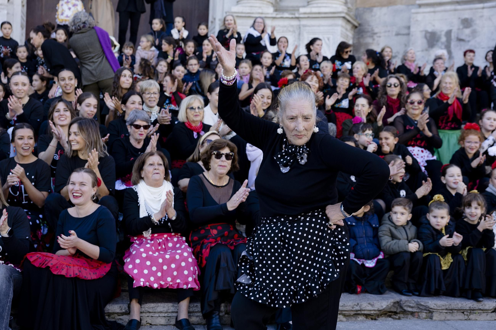 Búscate en las imágenes del flashmob del Día del Flamenco