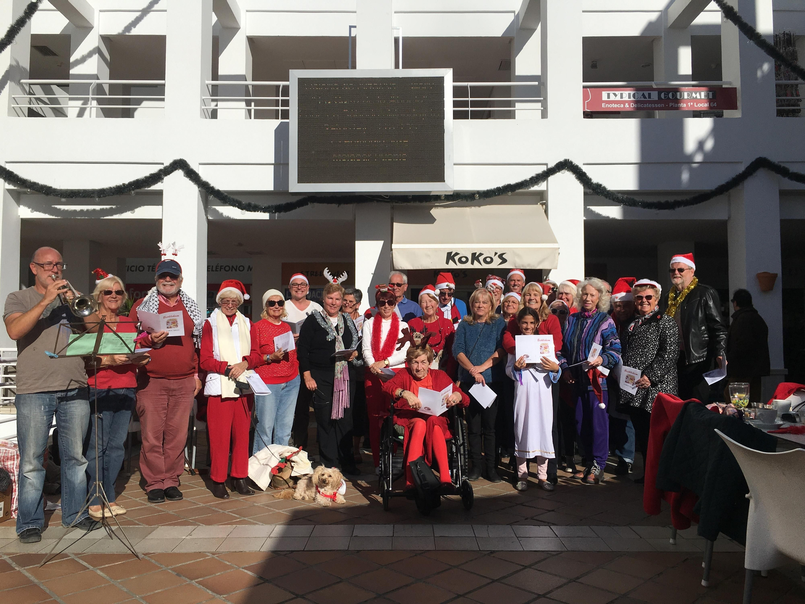 Villancicos al sol de Mojácar con las voces de los fieles de la Iglesia Anglicana.