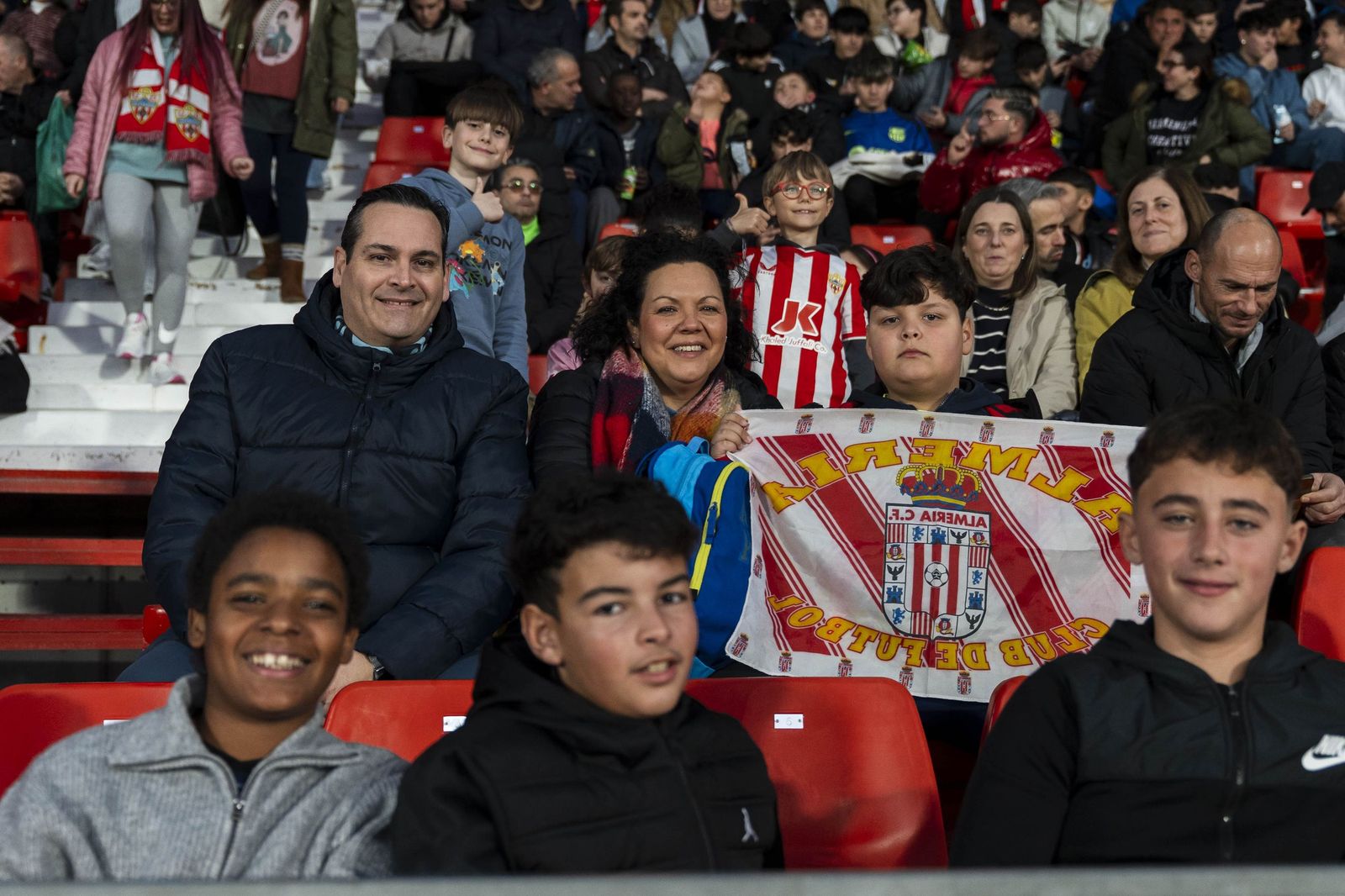 Fotogalería del partido homenaje a Guillermo Blanes entre los veteranos de la UD Almería y el FC Barcelona