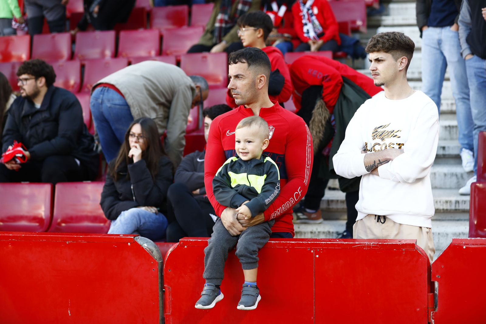 La grada de Los Cármenes durante los primeros minutos del Granada - Athletic