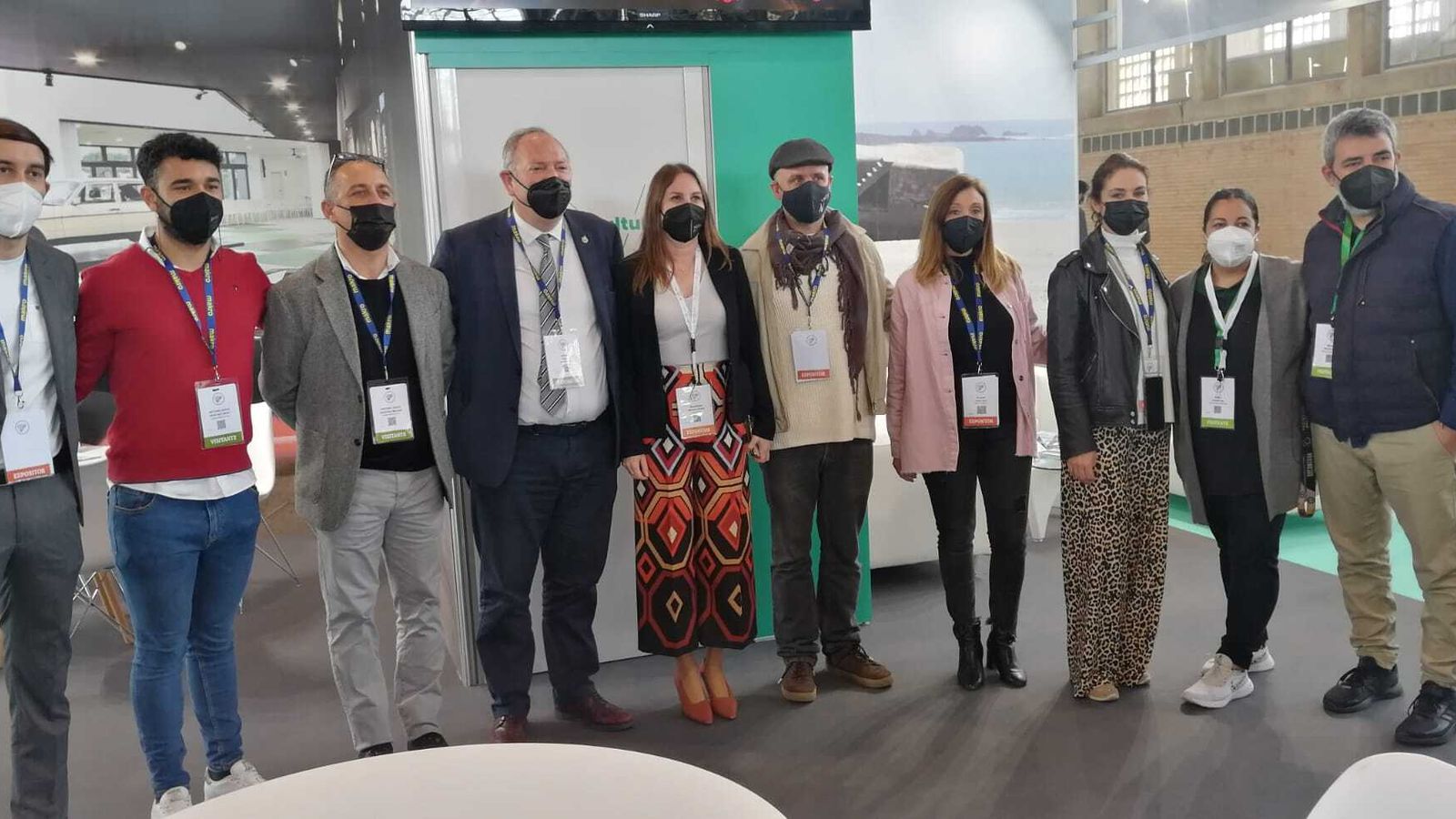 Autoridades presentes en el stand de San Fernando en la puesta de largo de la feria Cádiz Bienmesabe.