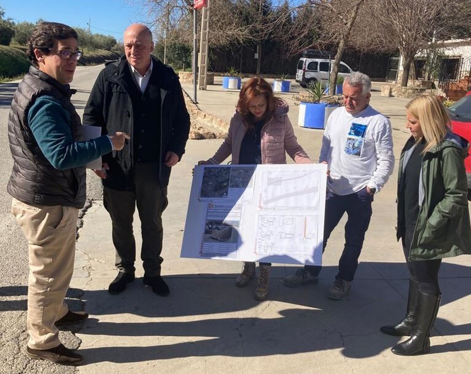 Las autoridades visitan las obras en Rute.