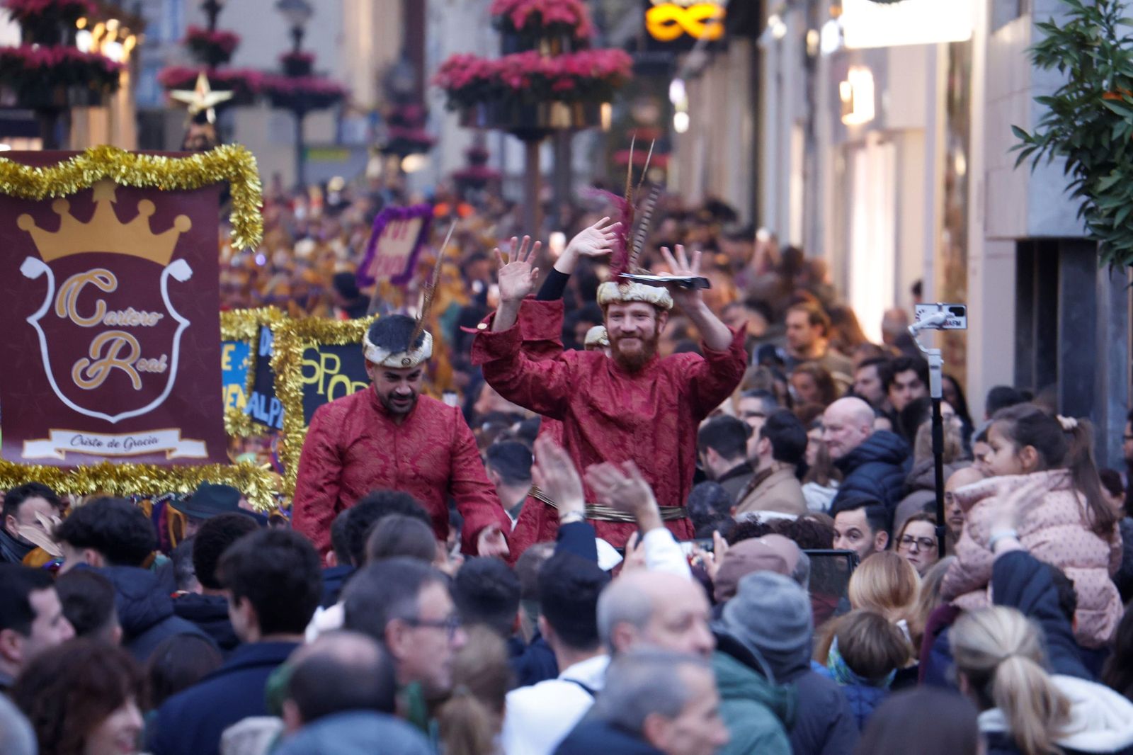 El Cartero Real llena de ilusión el Centro de Córdoba, en imágenes