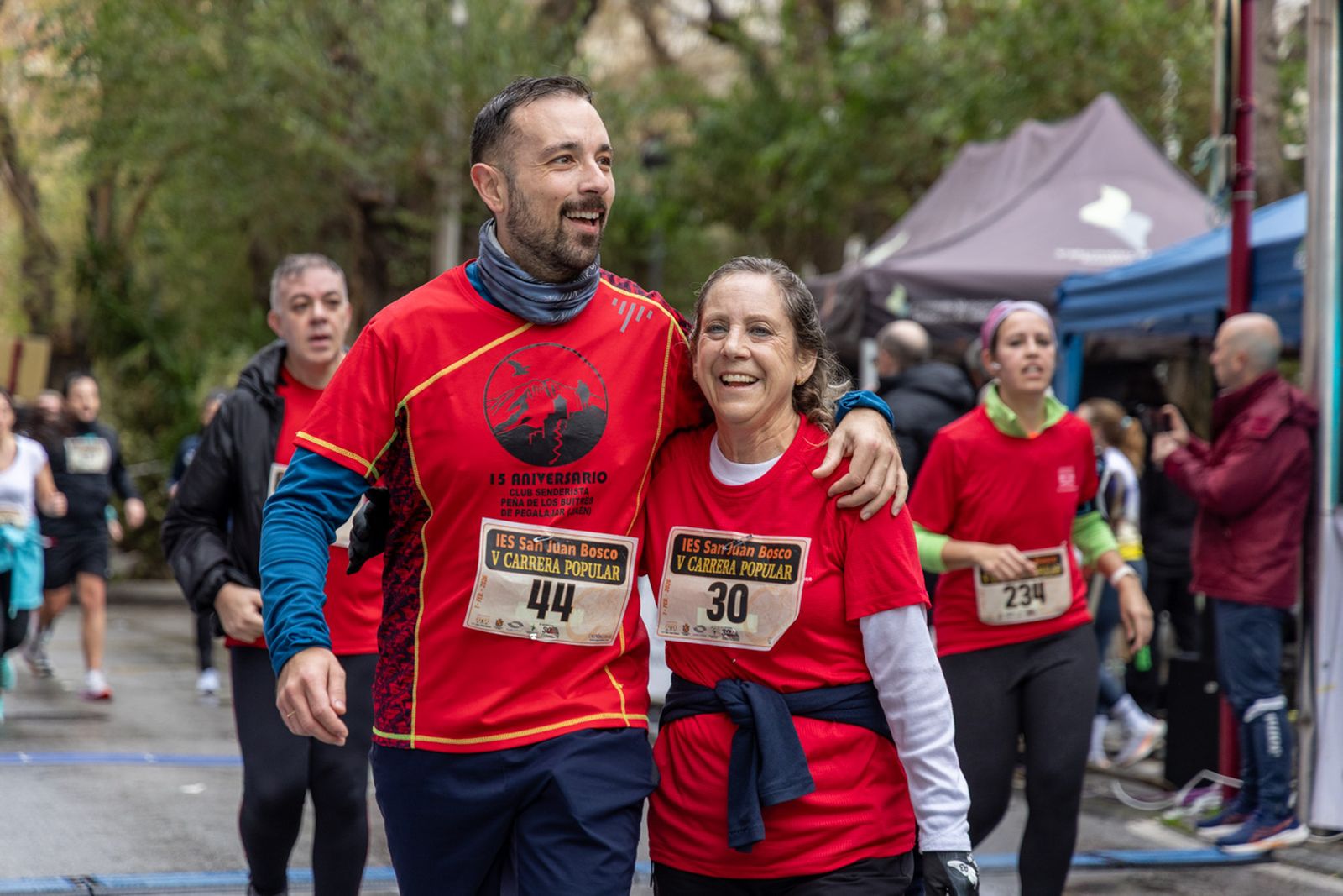 En imágenes: la lluvia no frena a más de un millar de corredores en la V Carrera Popular del IES San Juan Bosco (2)