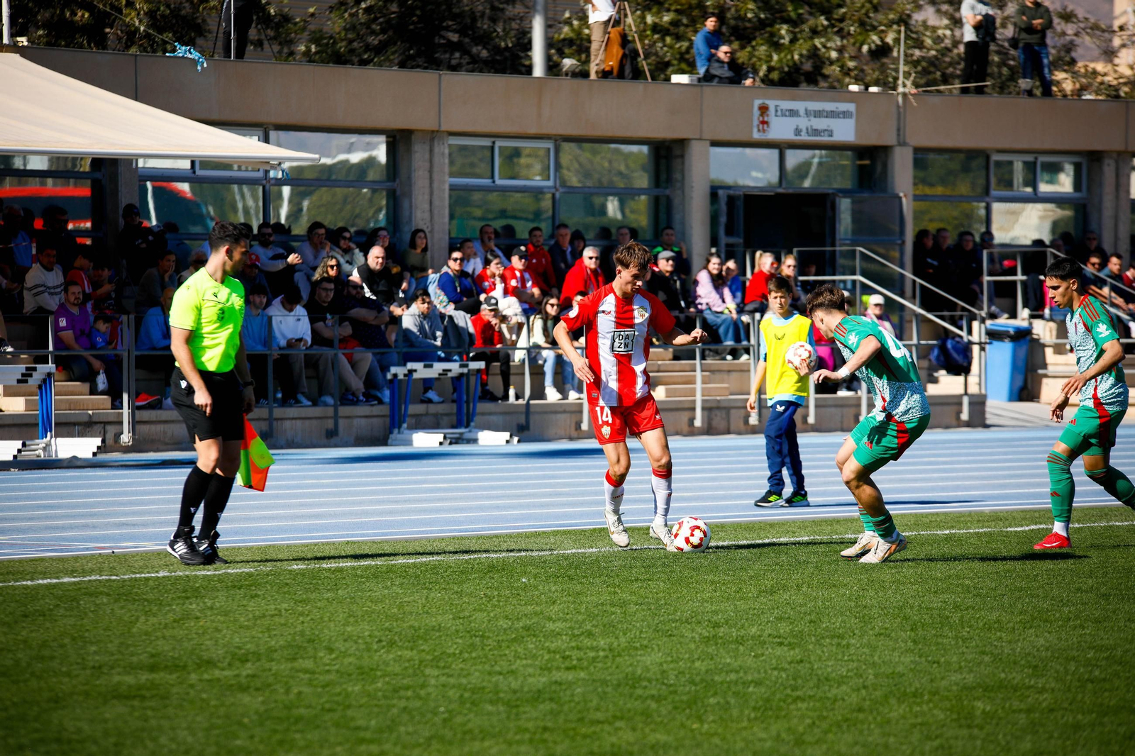 Las imágenes de Segunda RFEF entre Almeria B y recreativo de Granada