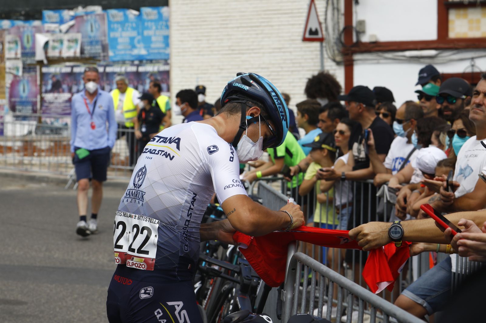 Montoro vibra con la salida de etapa de La Vuelta, en imágenes