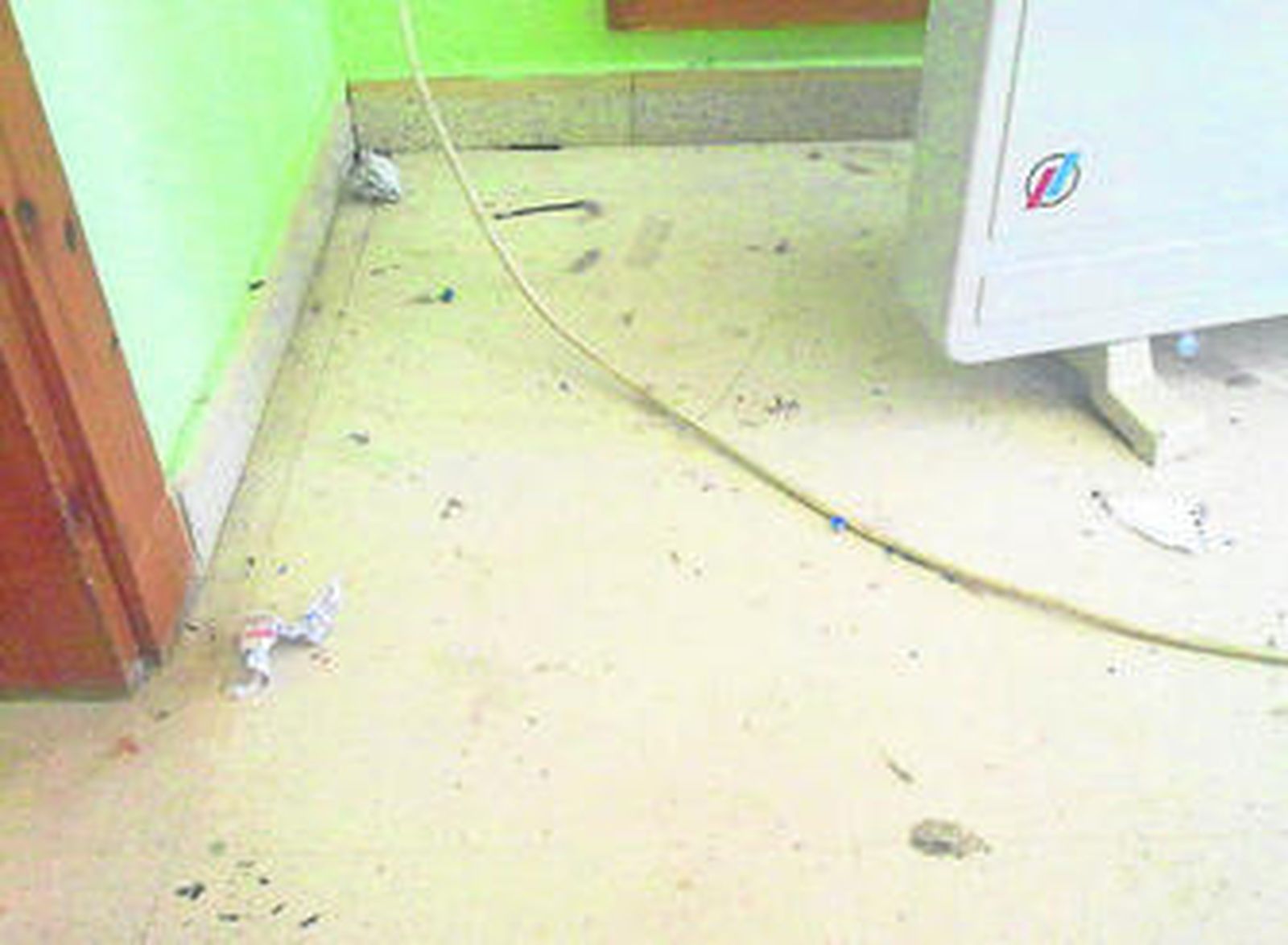 Los recortes dejan sin personal y sin productos de limpieza a los colegios