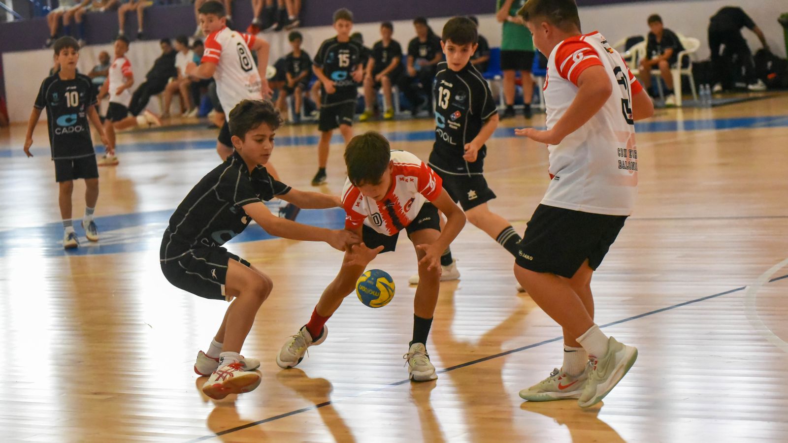 Las fotos de la segunda jornada del Cadeba de balonmano alevín de La Línea