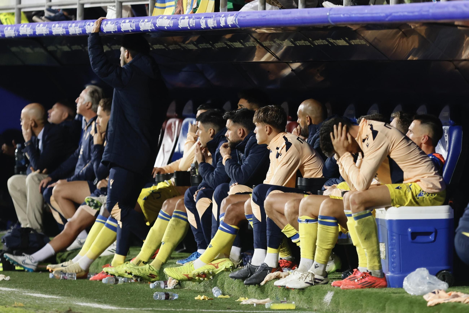 Las imágenes del partido de fútbol Éibar - Cádiz