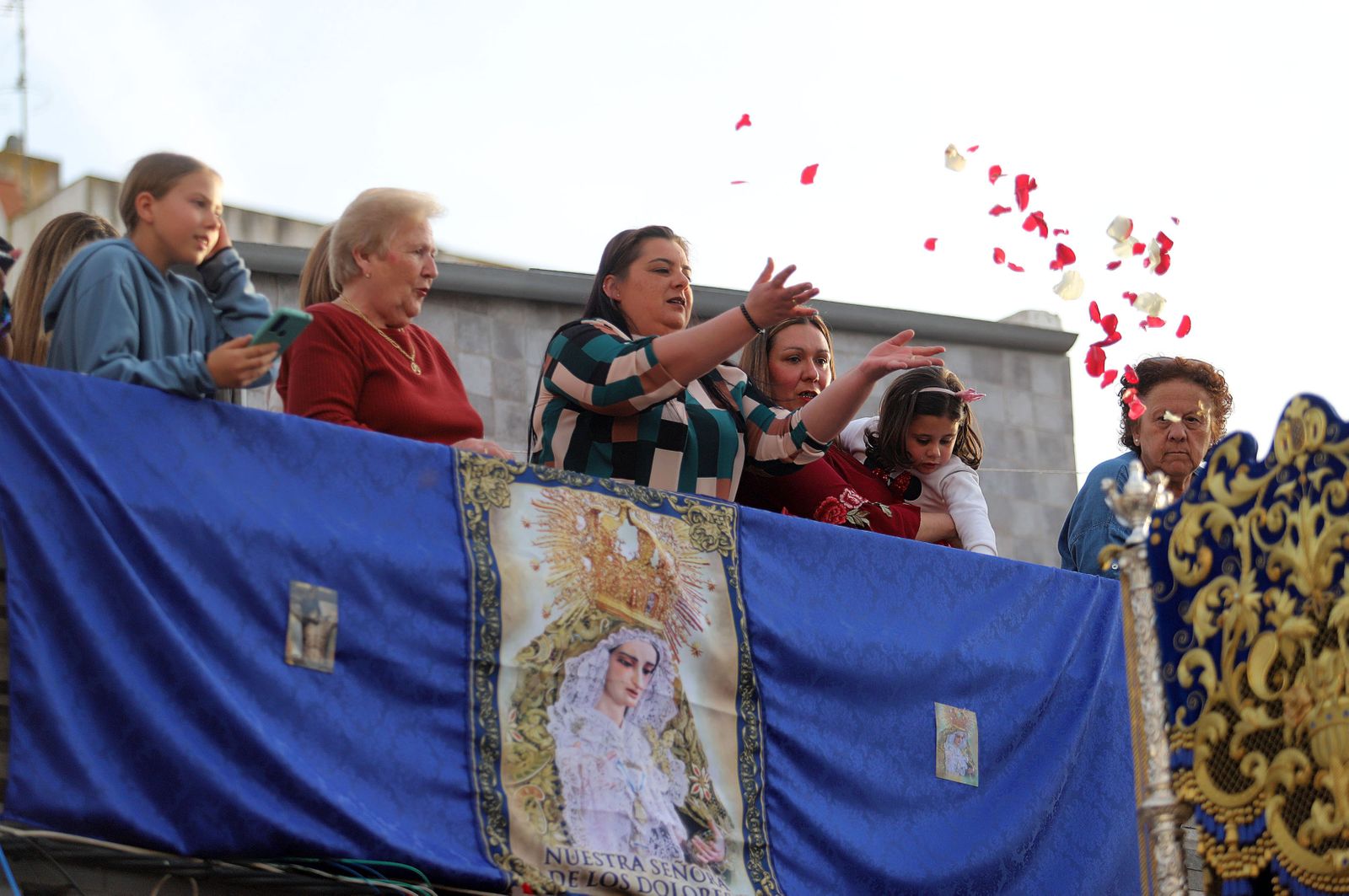 Imágenes de la procesión de la Virgen de los Dolores por Las Colonias