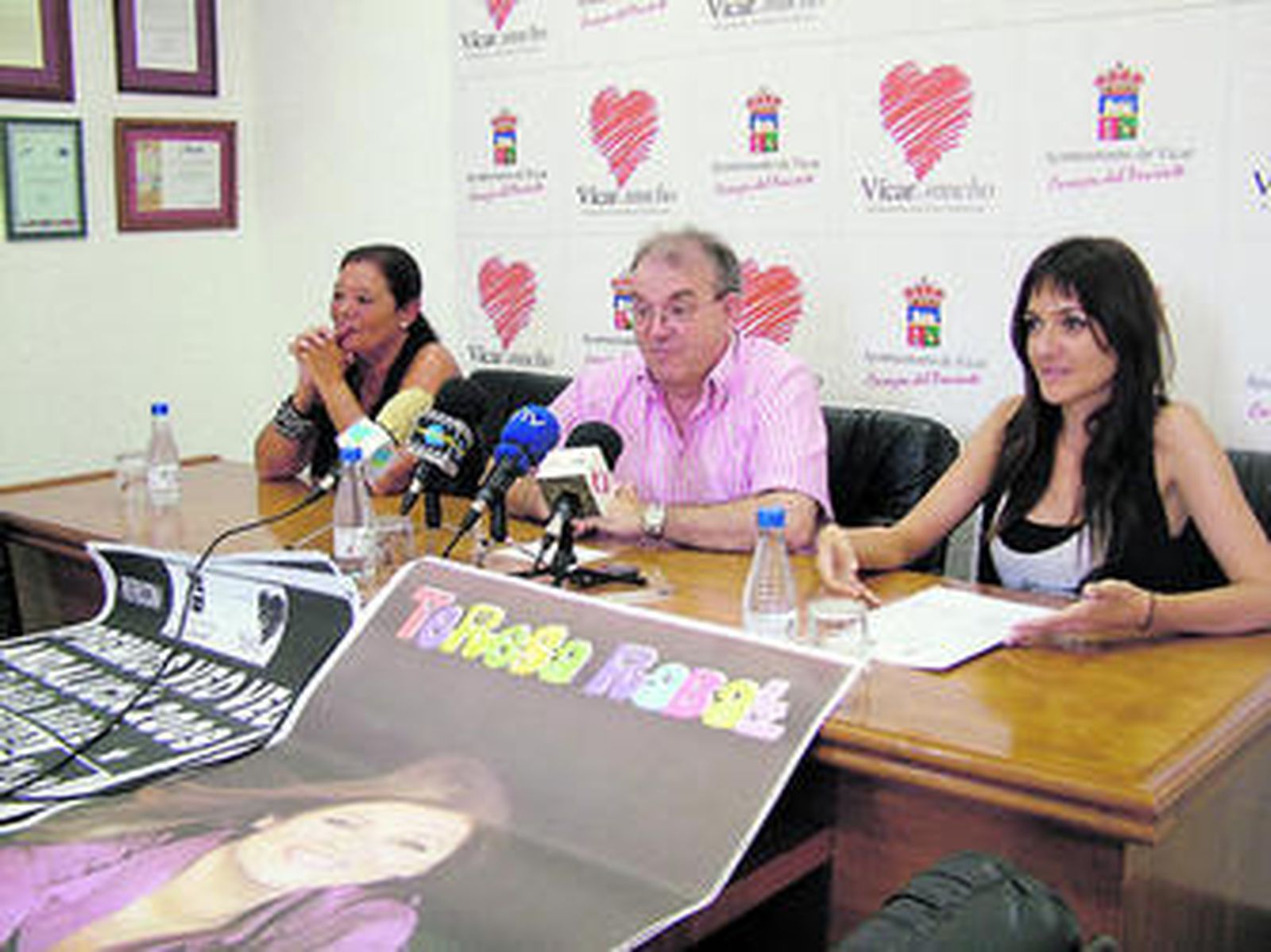 Teresa Rabal y Antonio Bonilla presentando ayer la gran final.