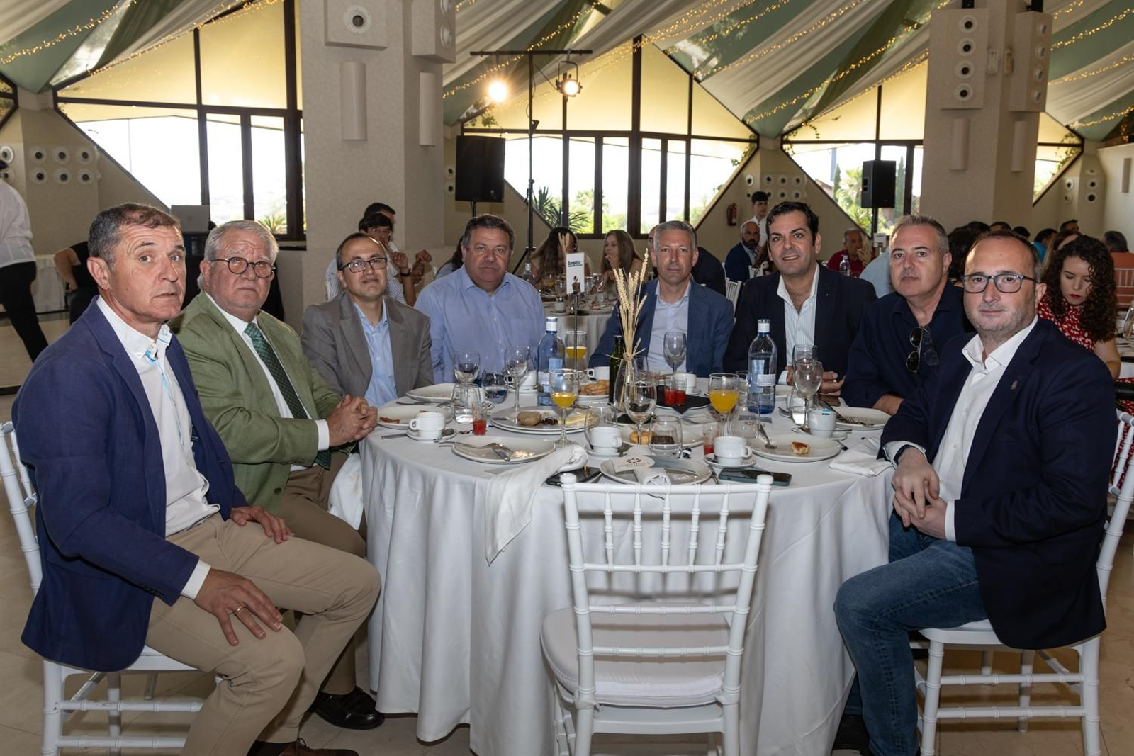 La sociedad jiennnese ha acompañado al Grupo Joly en su desayuno con la consejera.