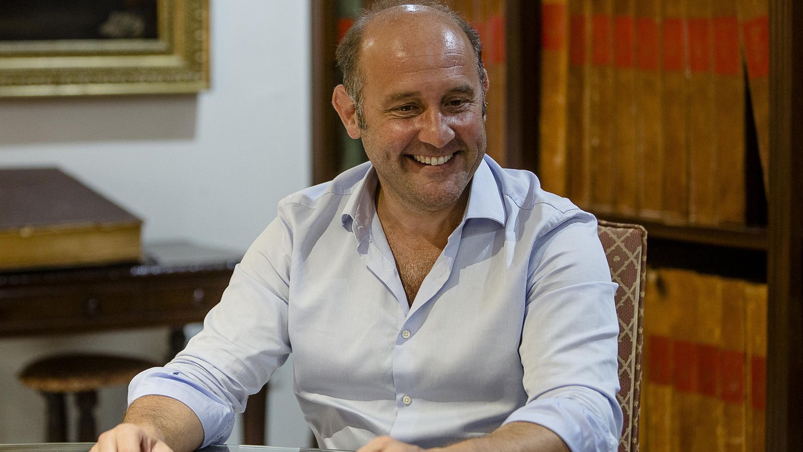 Juancho Ortiz sonríe durante la entrevista realizada en la sede de este periódico.