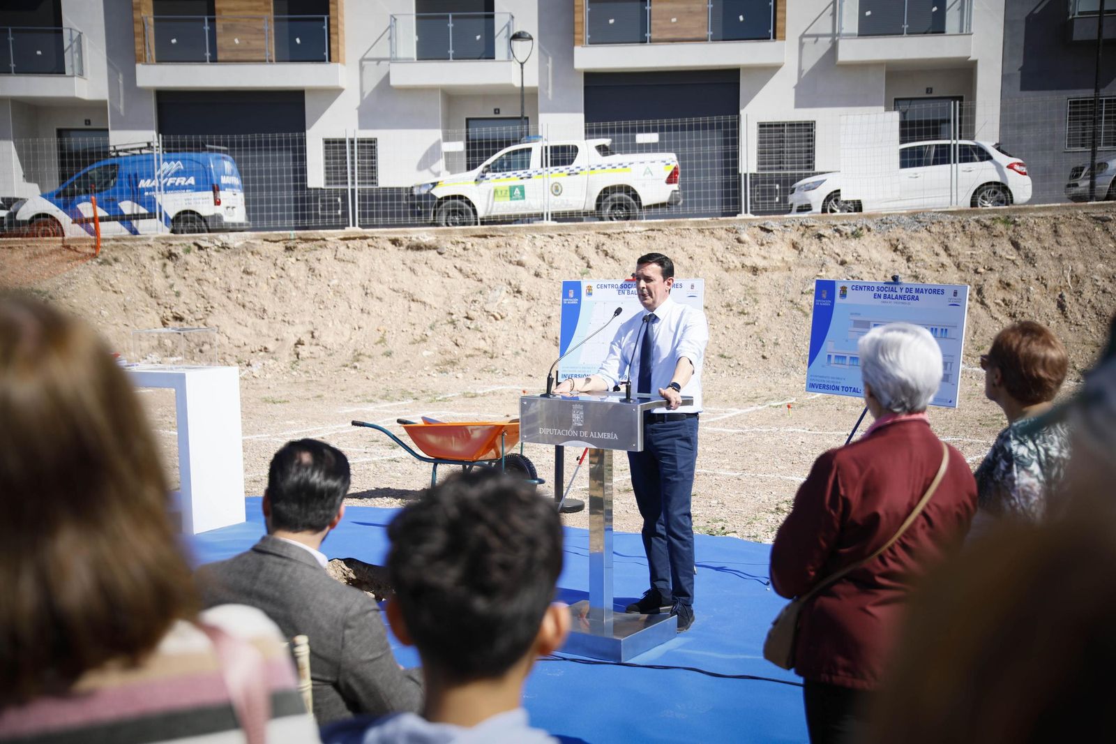Las imágenes de la primera piedra del Centro de mayores en Balanegra