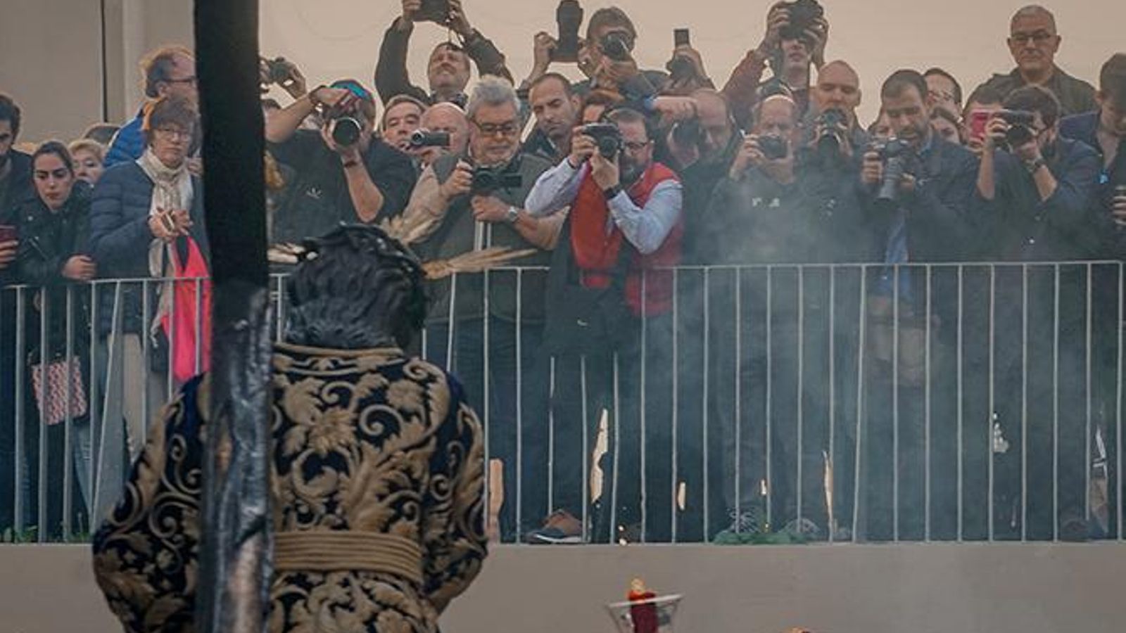 El Señor de la Salud atravesando las Setas de la Encarnación.