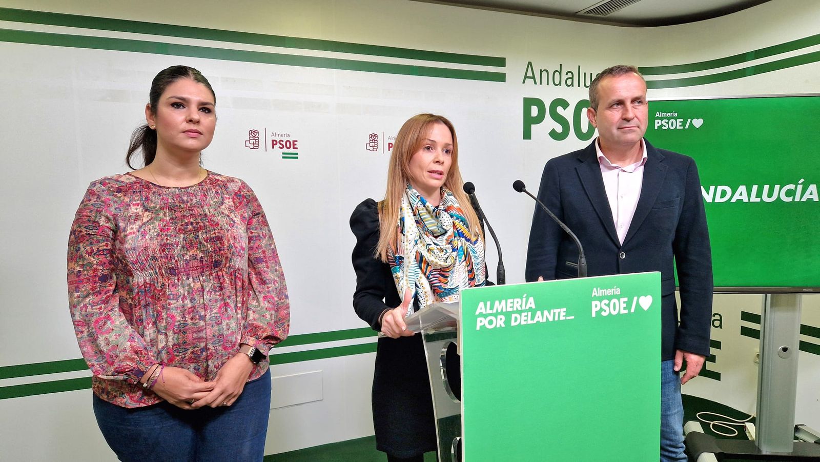 Soledad Martínez junto a la alcaldesa de Castro, Noemí Cruz y el alcalde de Lubrín, Domingo Ramos.