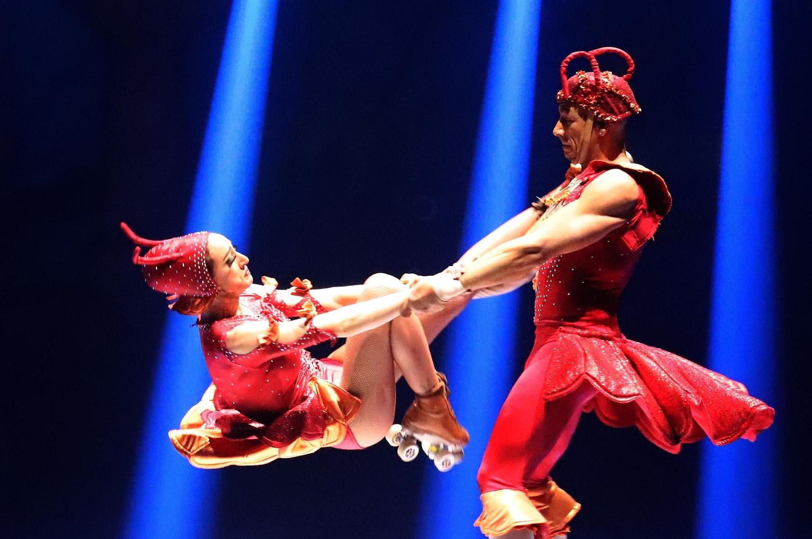 El Circo Alegría muestra su espectáculo sobre el agua, en imágenes