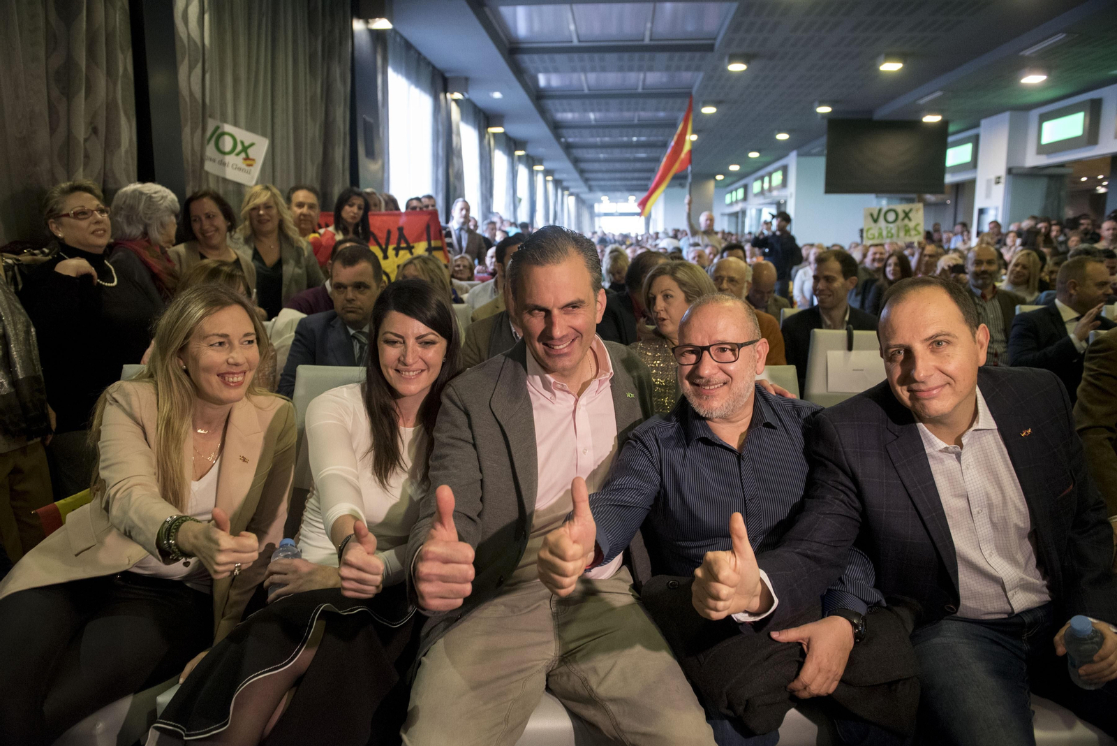 Ortega Smith, con Macarena Olona y otros dirigentes.