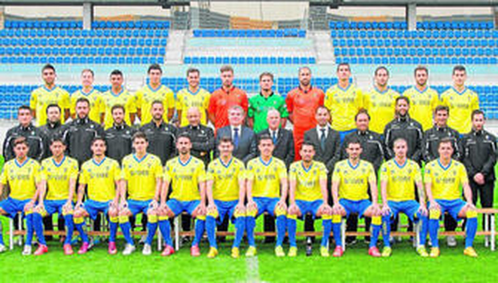 Foto oficial del Cádiz perteneciente a la temporada 2014/15 que hoy termina de manera oficial.
