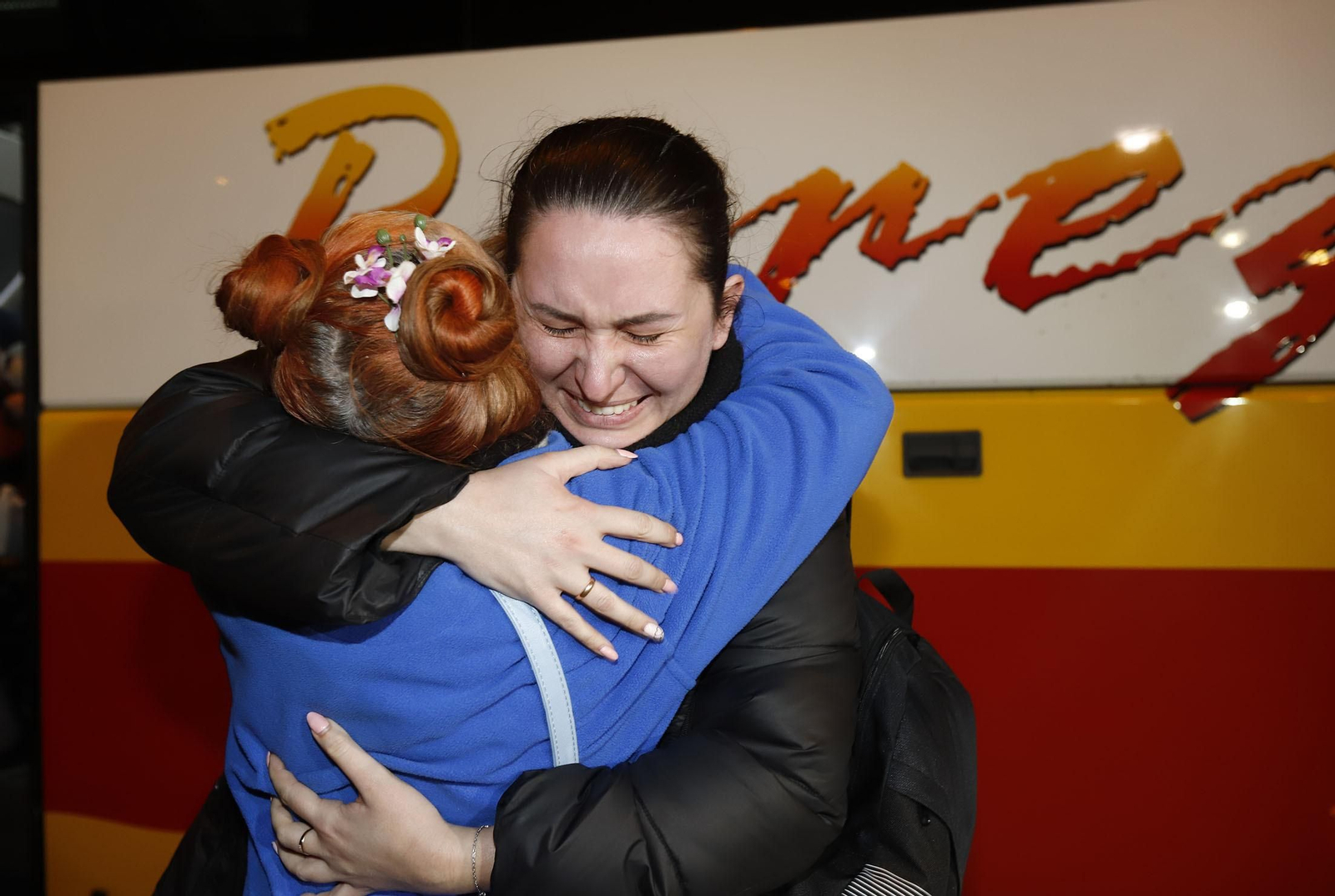 Imágenes de la emocionante llegada de los ucranianos refugiados a Huelva