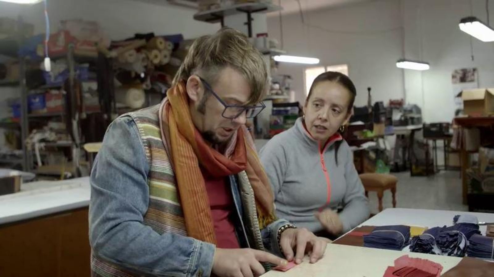 'Quini', con Mari en la fábrica de marroquinería de Prado del Rey.