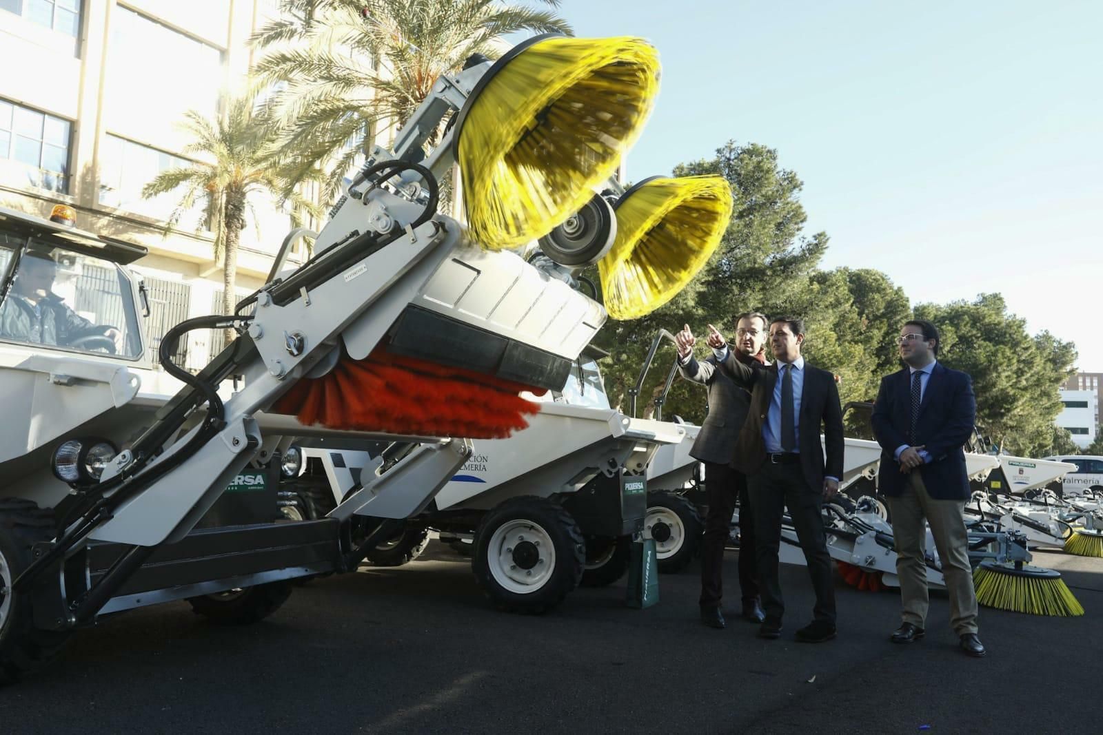 Dumper y barredoras para una veintena de pueblos de menos de 2.000 vecinos