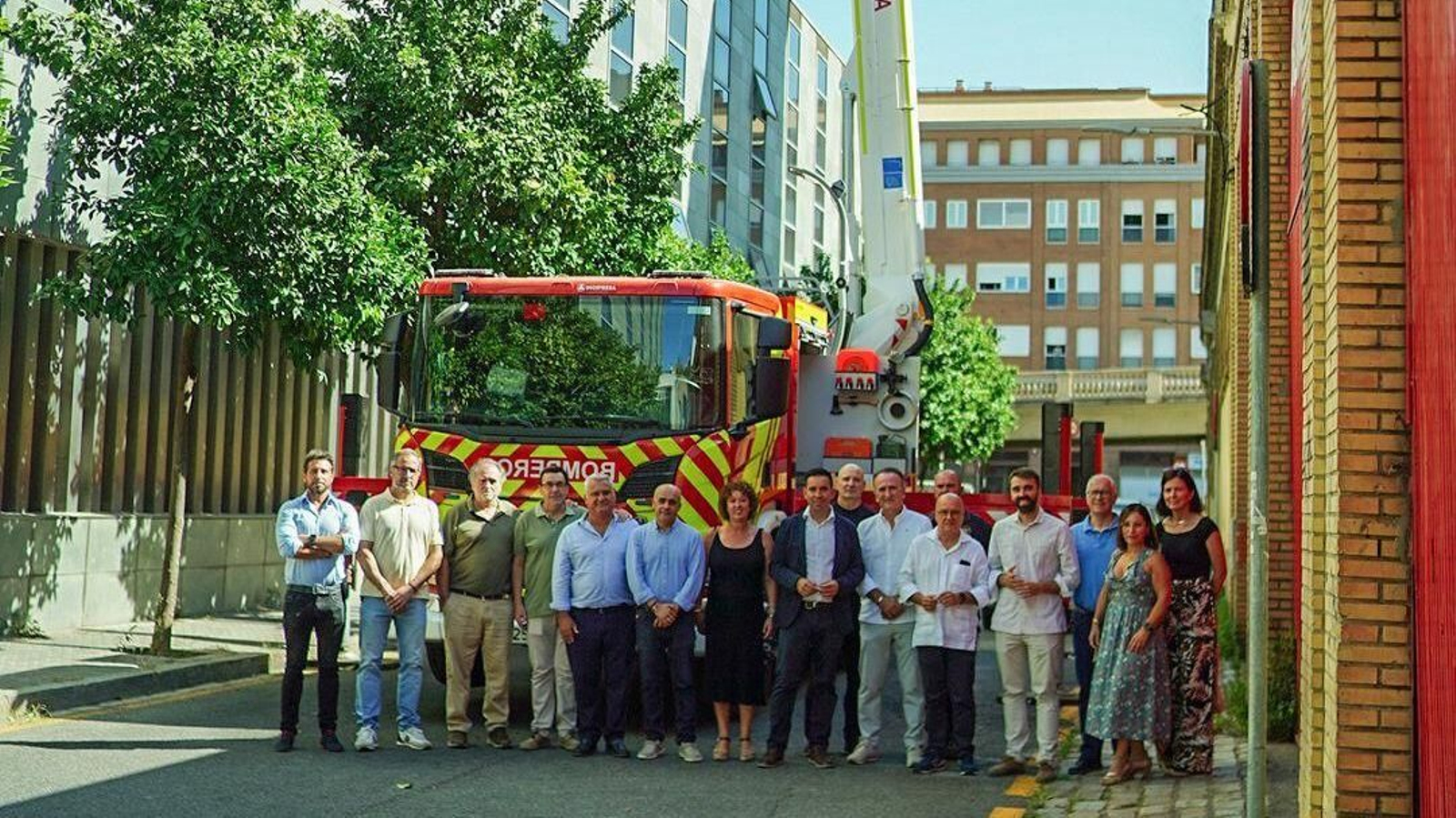 Presentación del vehículo escala para los bomberos de la provincia
