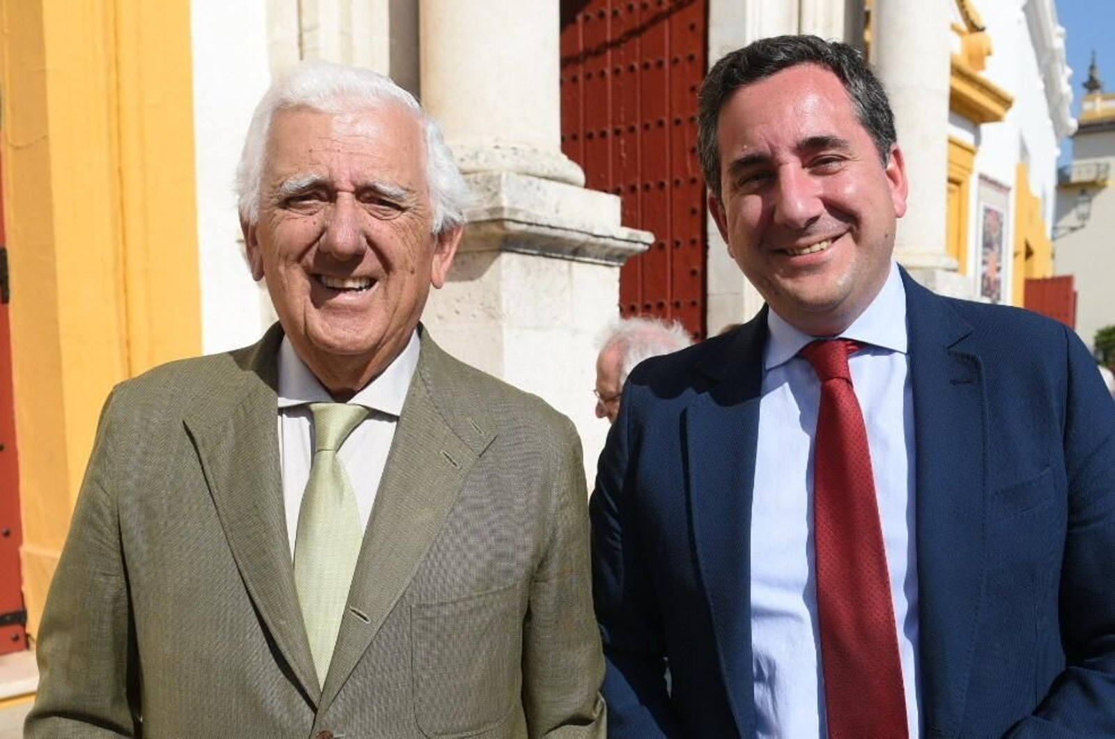 Las fotos de la Puerta del Príncipe de los toros en la 15ª del abono en Sevilla