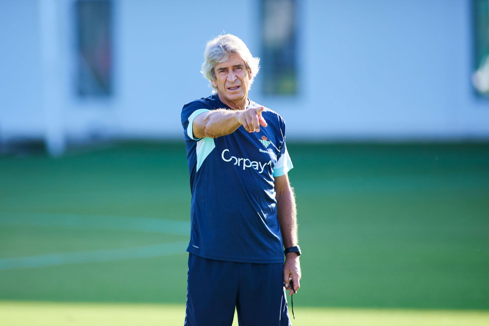 Manuel Pellegrini durante un entrenamiento del Betis.