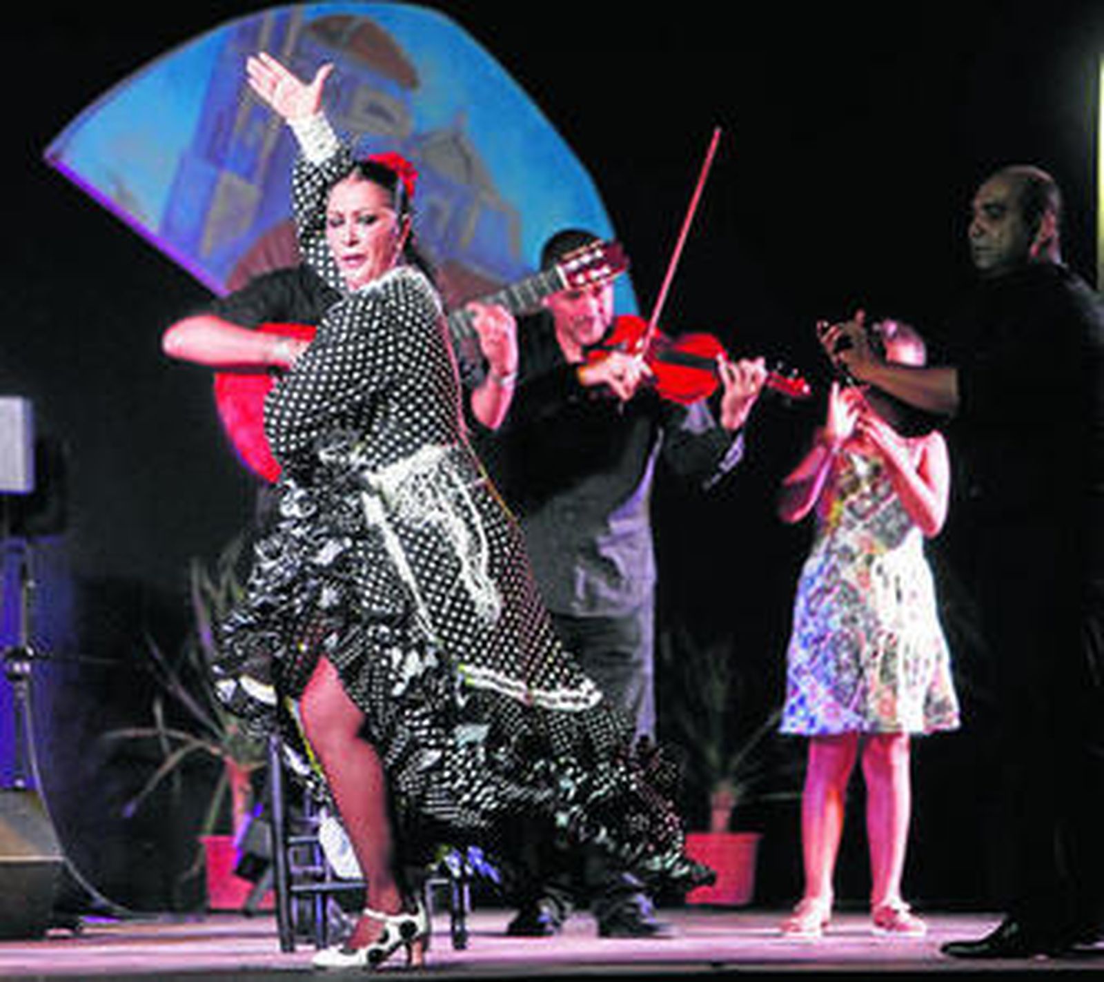 Una noche rebosante de cante y baile para empezar