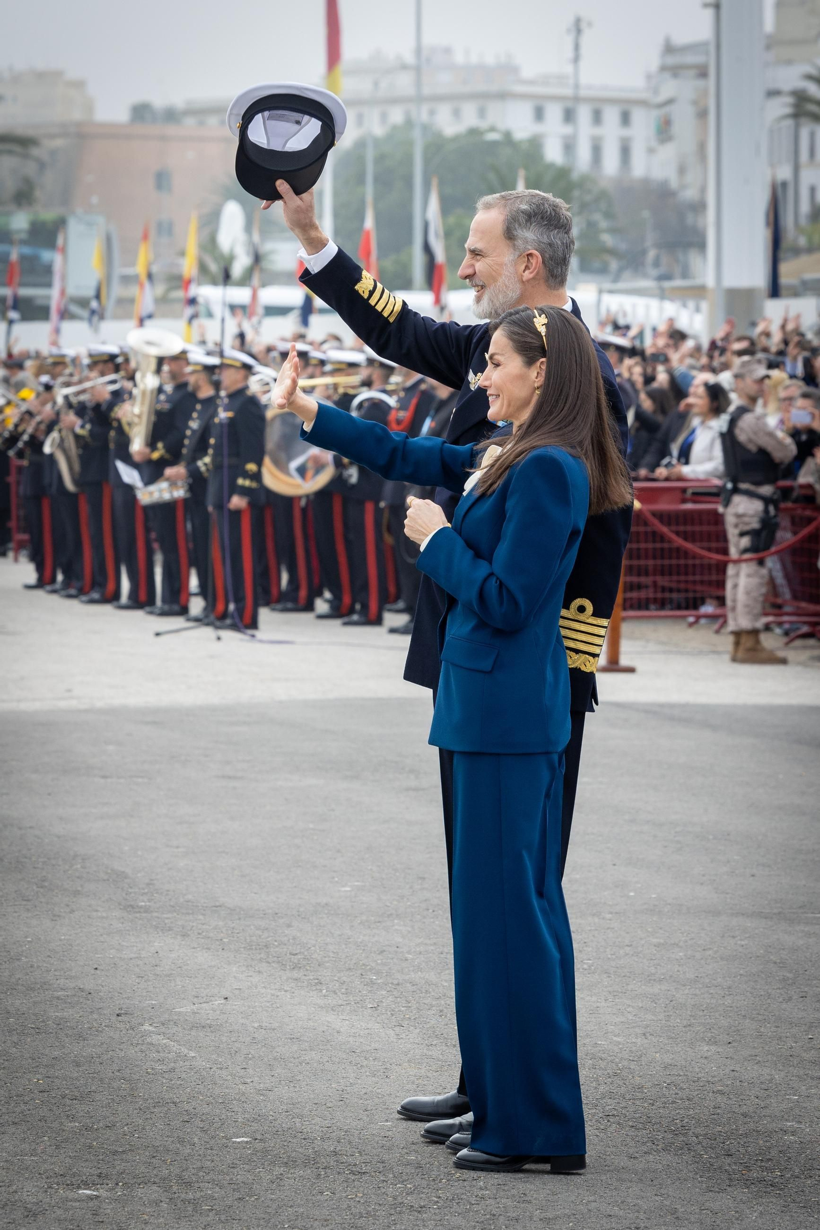 Imágenes de la despedida del 'Elcano' desde Cádiz con la Princesa Leonor como guardiamarina Imágenes de la despedida del 'Elcano' desde Cádiz con la Princesa Leonor como guardiamarina