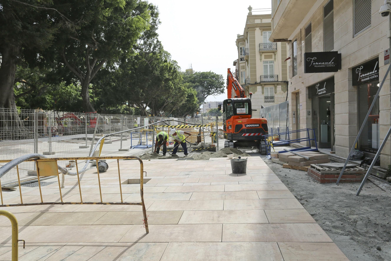 Fotos de la obra a contrarreloj en la Alameda Principal de Málaga