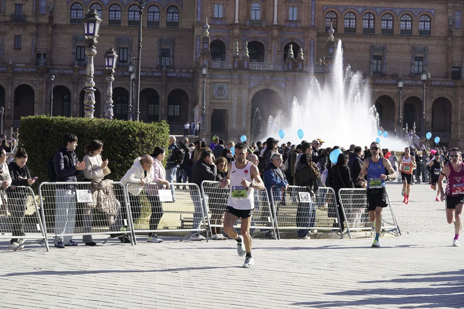 El Zúrich Maraton de Sevilla 2026 en la Plaza de España, galería 1