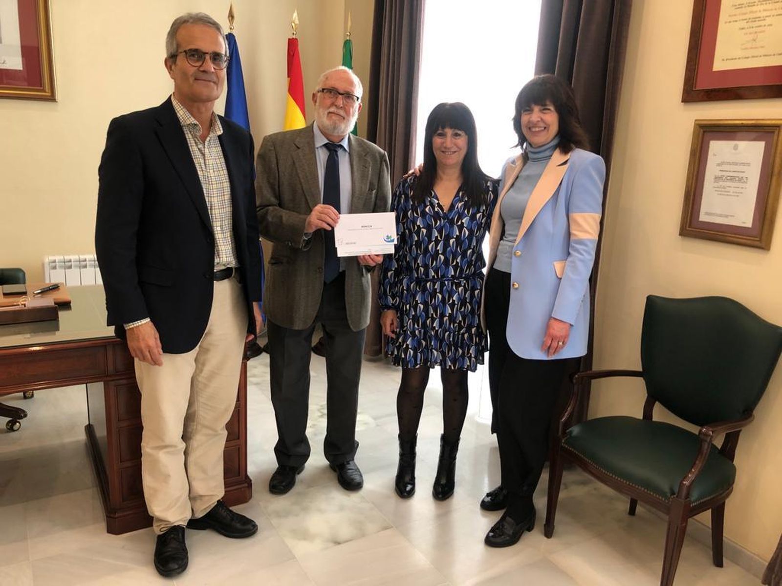 Un momento del acto de la donación.