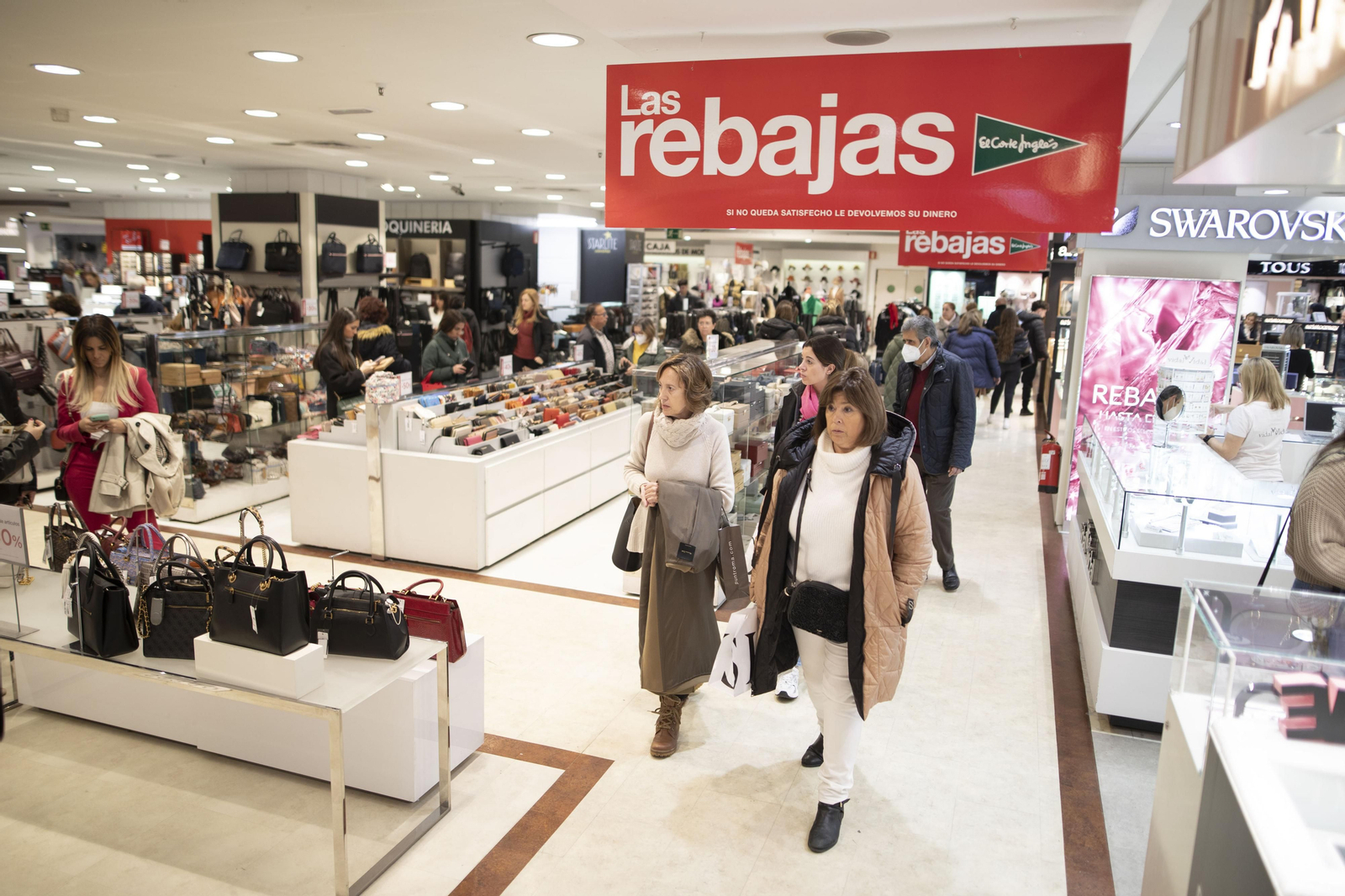 El primer día 'oficial' de rebajas en Granada, en imágenes