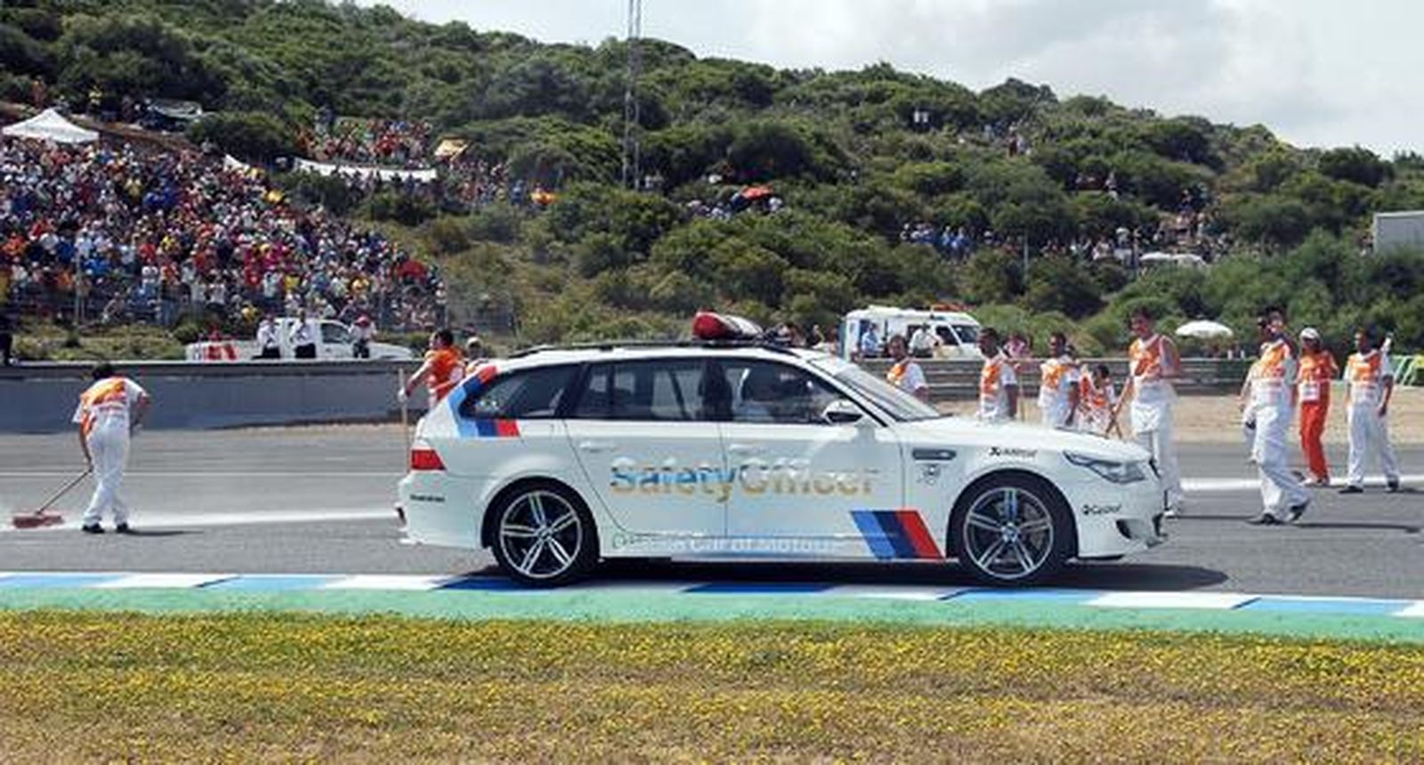 Un accidente que implicó a nueve motos en Moto2 obligó a parar la prueba durante unos minutos. 

Foto: Juan Carlos Toro y Manuel Aranda