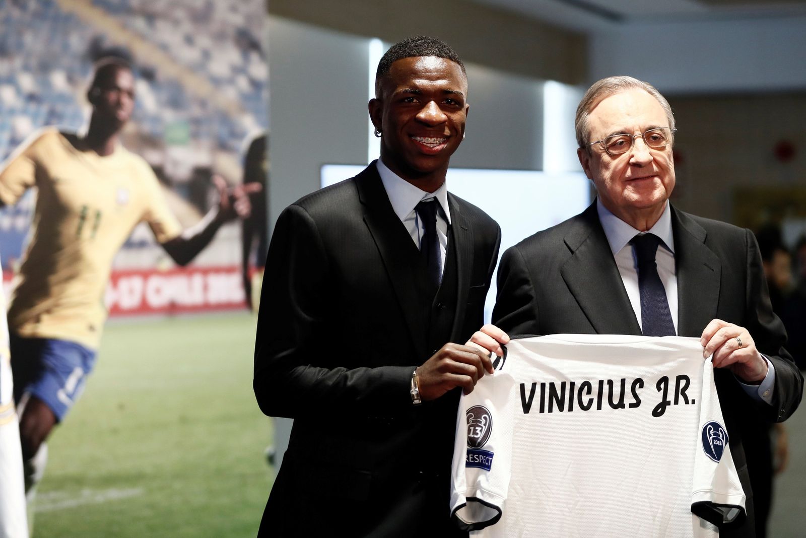 El Madrid presenta a Vinicius pero duda si hacerle hueco