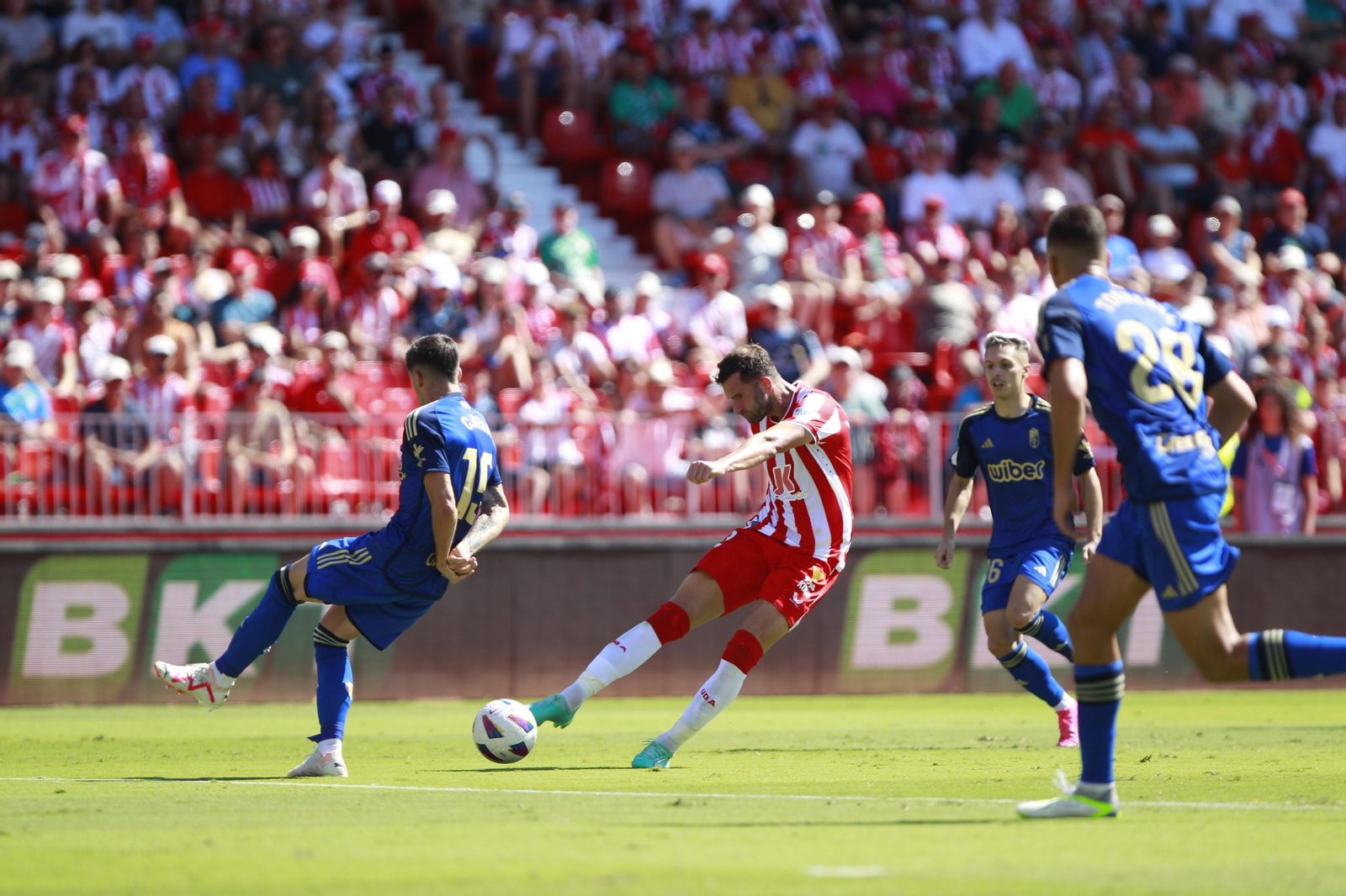 Imágenes del empate a 3 de la U.D. Almería y el Granada C.F.