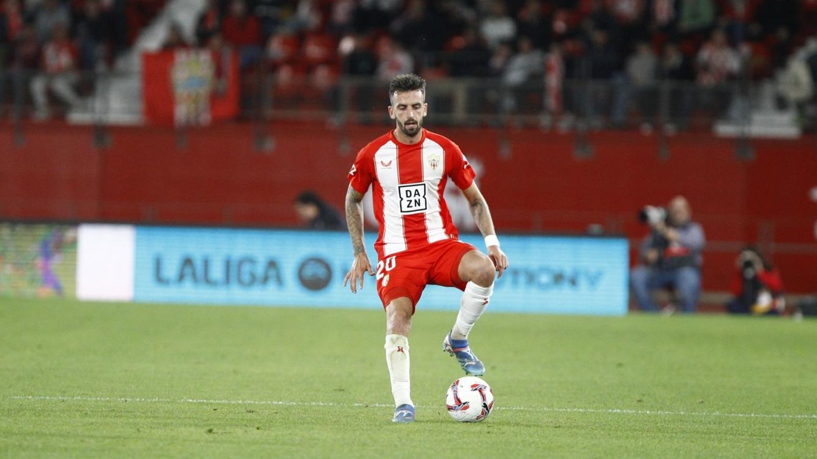 El lateral valenciano cabalga por el carril izquierdo de los Juegos Mediterráneos.