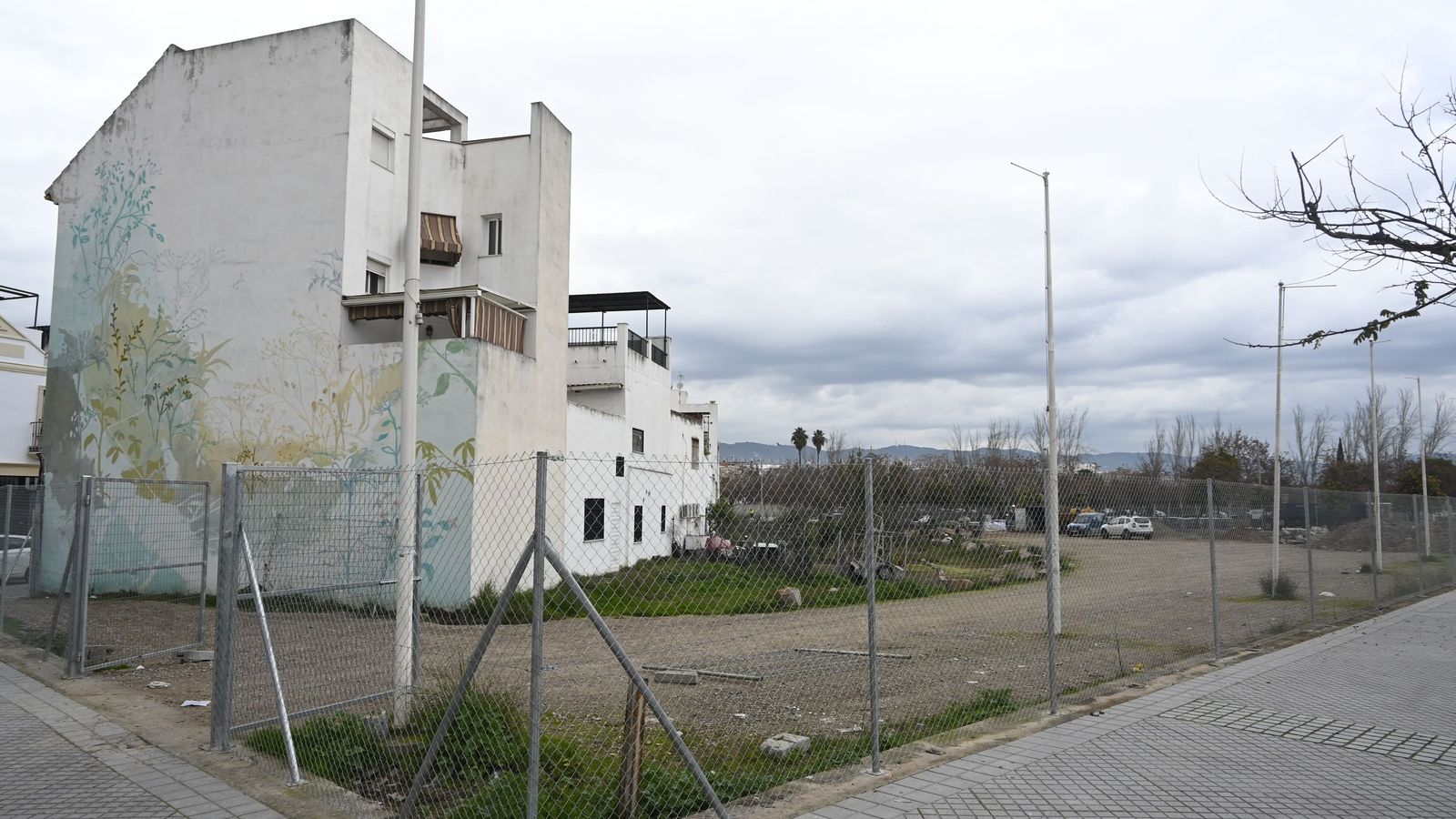 Uno de los solares que han sido vallados.