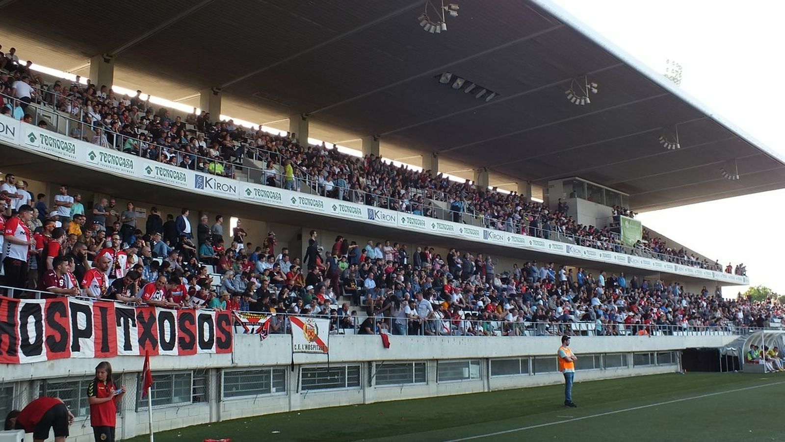La Tribuna del Municipal de L'Hospitalet, en la liguilla de la pasada temporada.