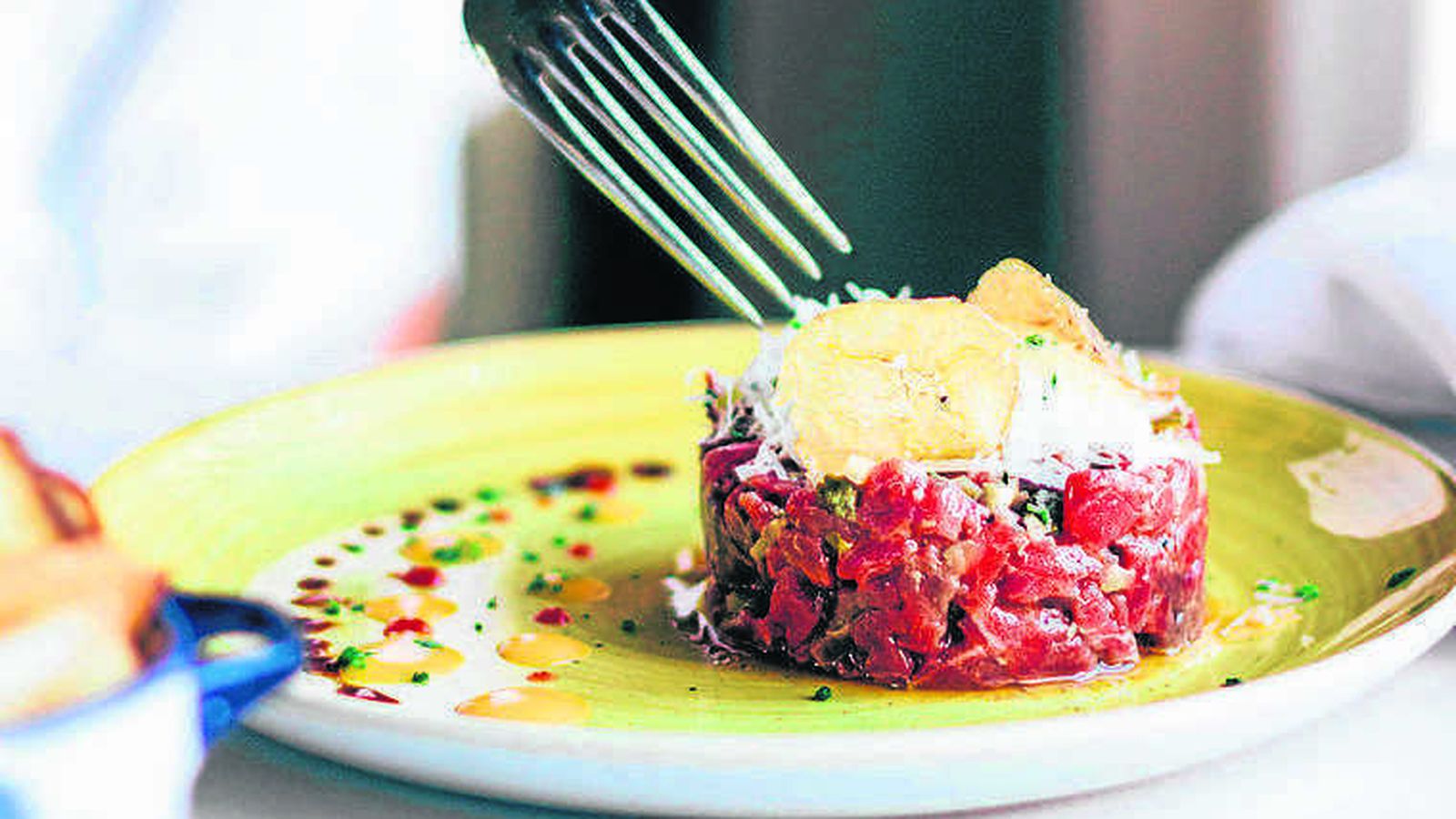 Tartar de atún rojo con mango & creme fraiche.