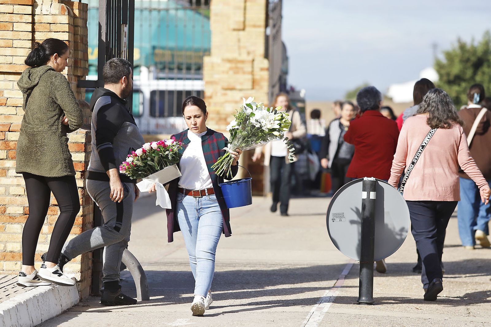 Imágenes del Día de Todos los Santos en el cementerio de la Soledad de Huelva