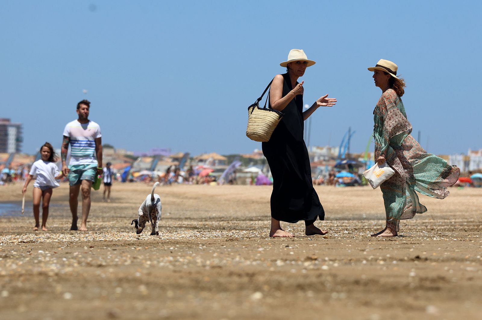 Imágenes veraniegas en Punta Umbría y en las playas de El Portil y La Bota