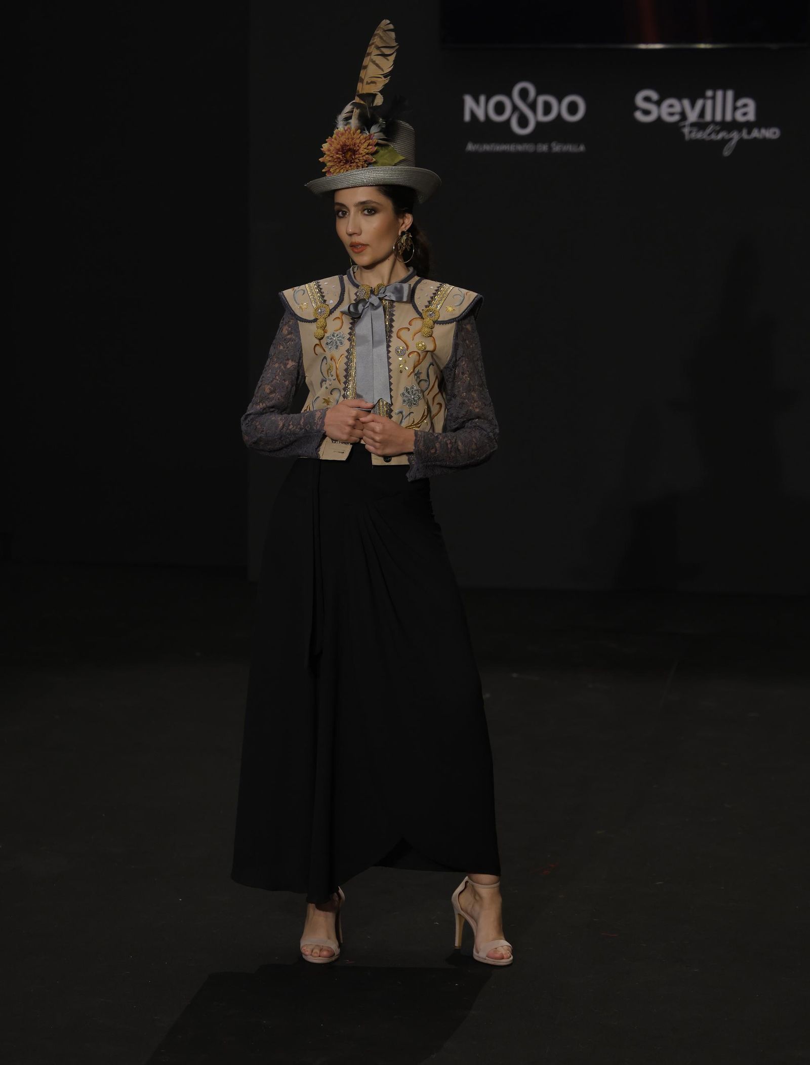 Emprende Lunares, el desfile de moda flamenca de Marga FBI, que anticipa la Feria de Abril: todas las fotos.